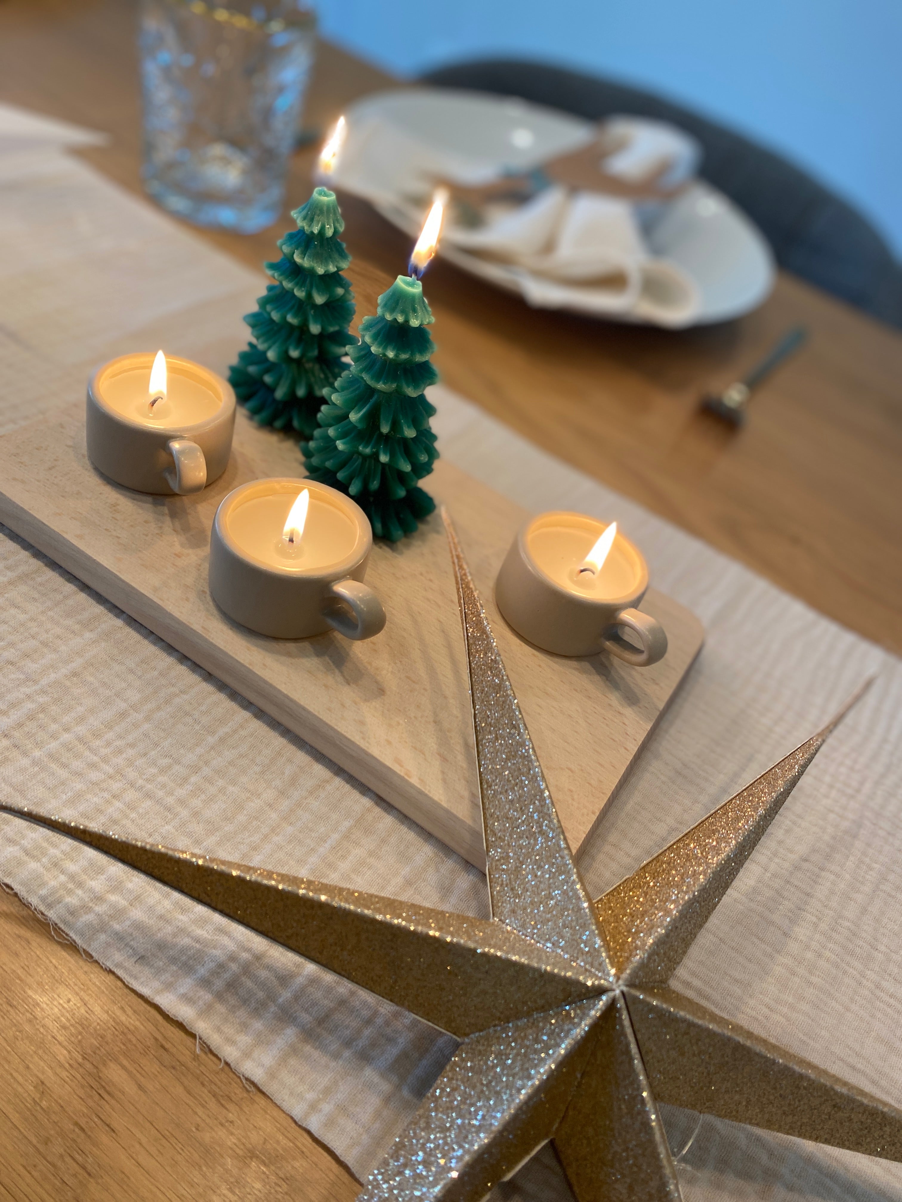 kerst deco tafel neutrale kleuren nude beige neutraal goud klassiek elegant tafel feesttafel