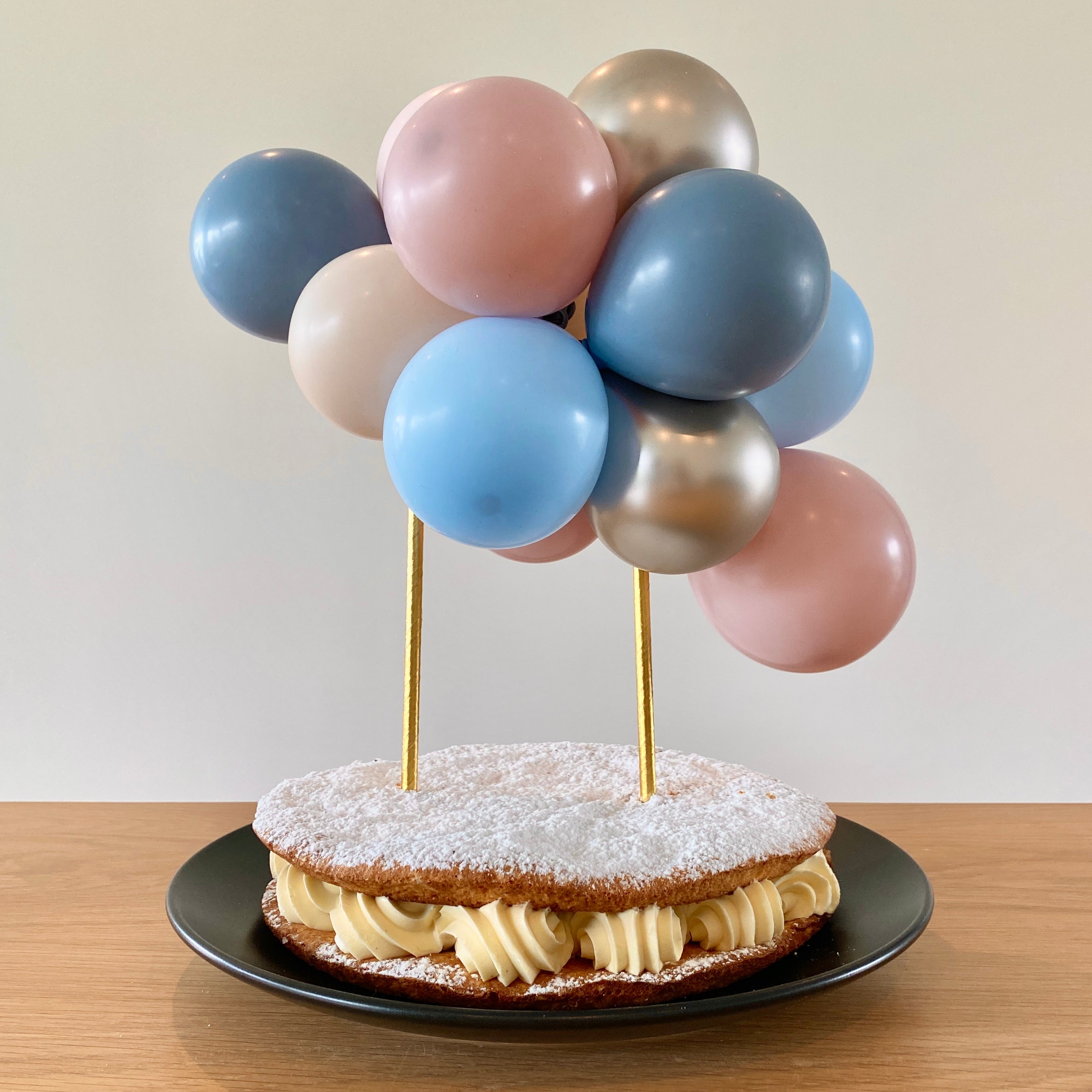 Ballonslinger mini taart taarttopper feest deco decoratie cake roze blauw champagne nude zand