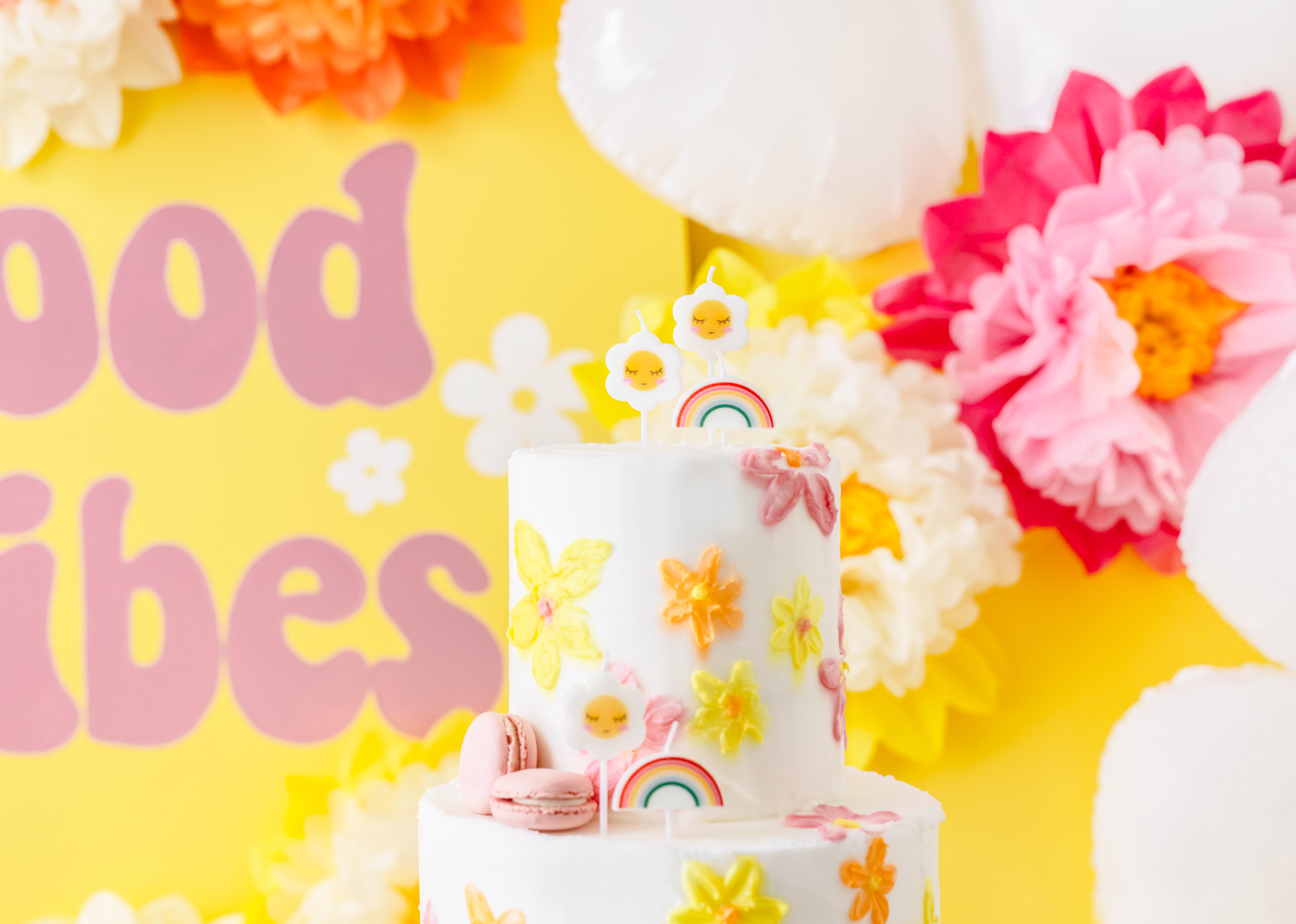 kaarsen bloemen en regenbogen feest deco decoratie verjaardag lente zomer kleurrijk 3