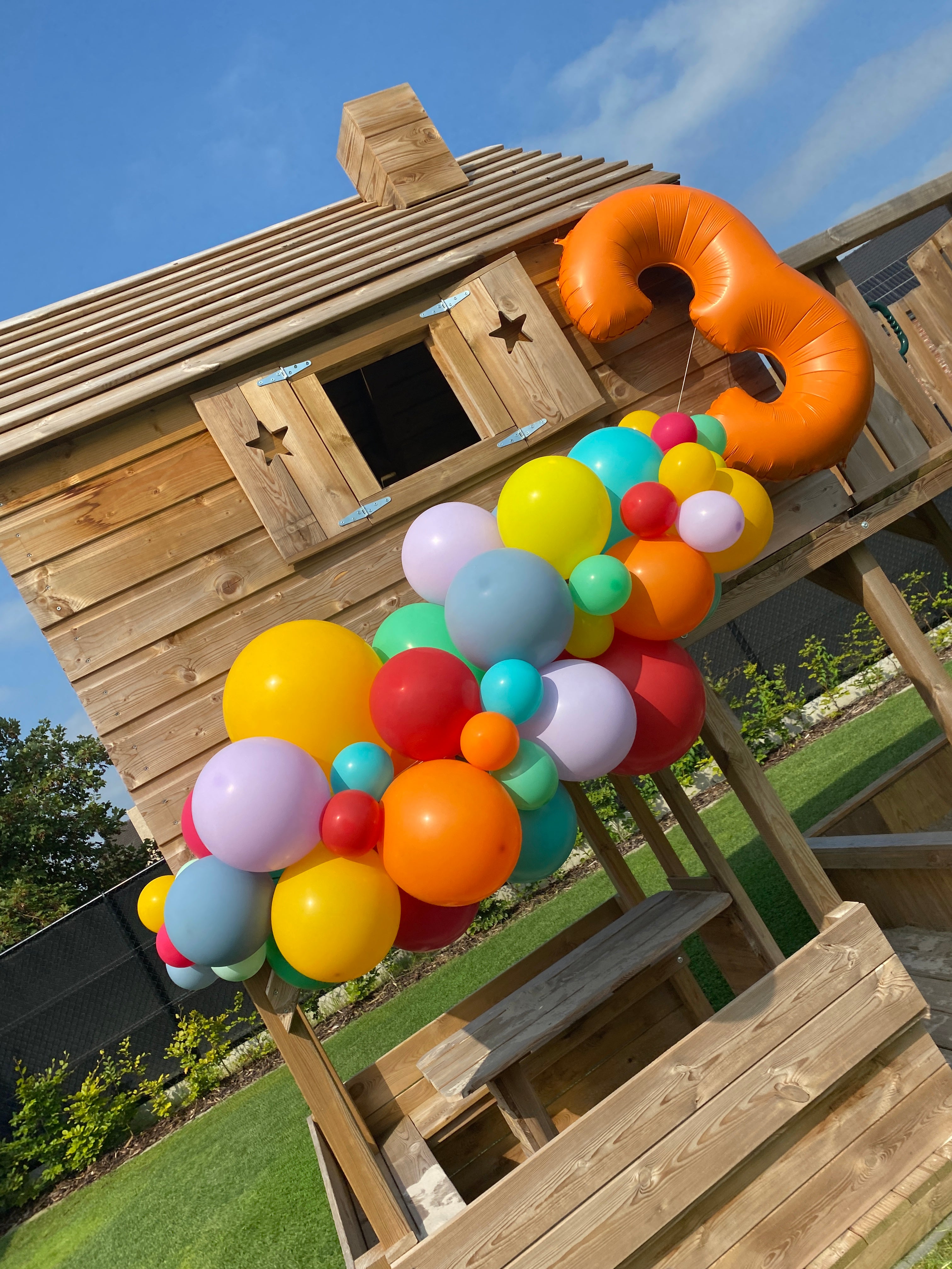 ballonslinger ballonnenboog Jesse kleurrijk feest deco decoratie geel oranje blauw aqua groen paars zacht blauw rood pastel paars pastel groen