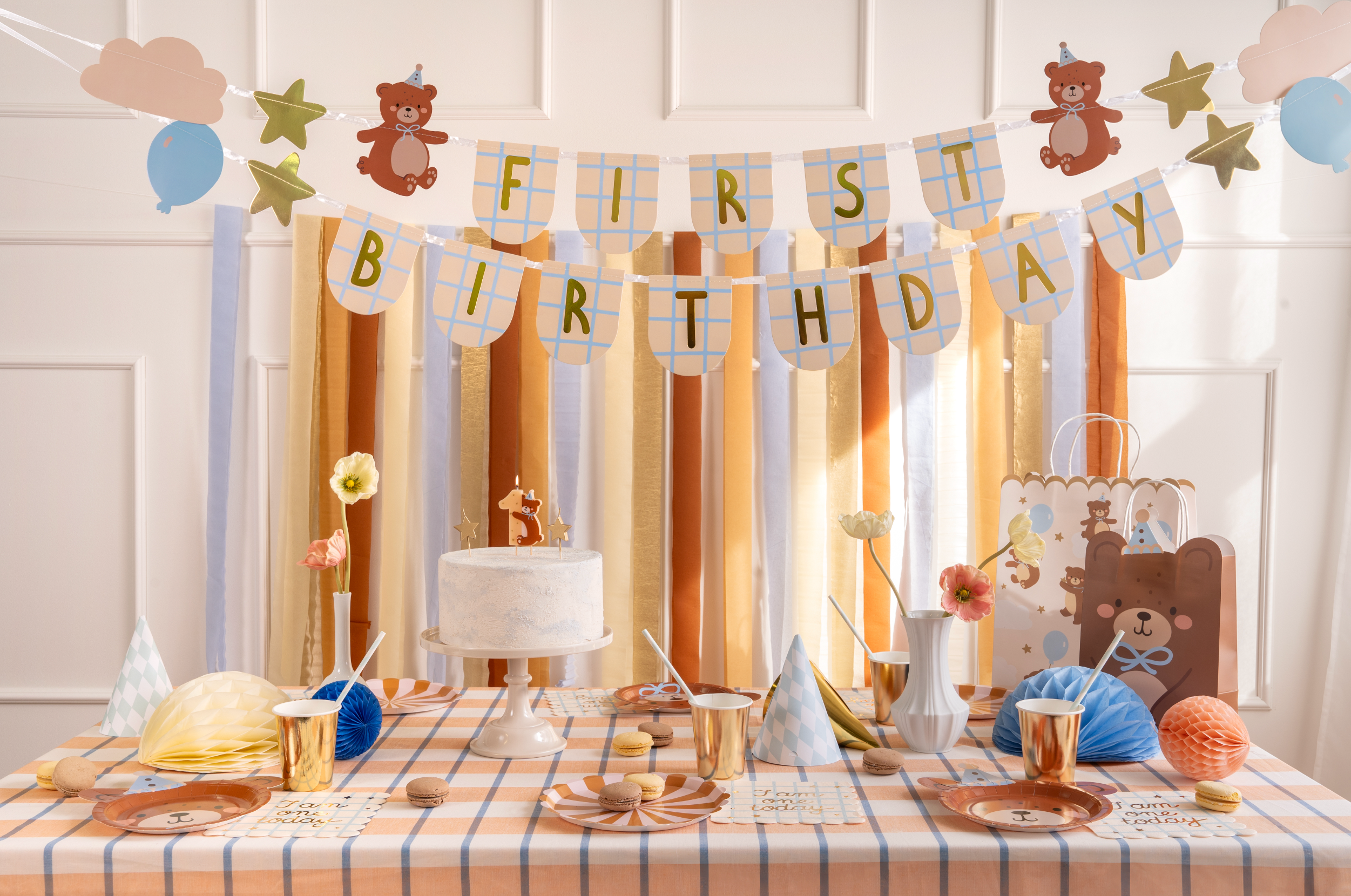 Crepepapieren streamers blauw creme latte bruin goud feest deco decoratie verjaardag