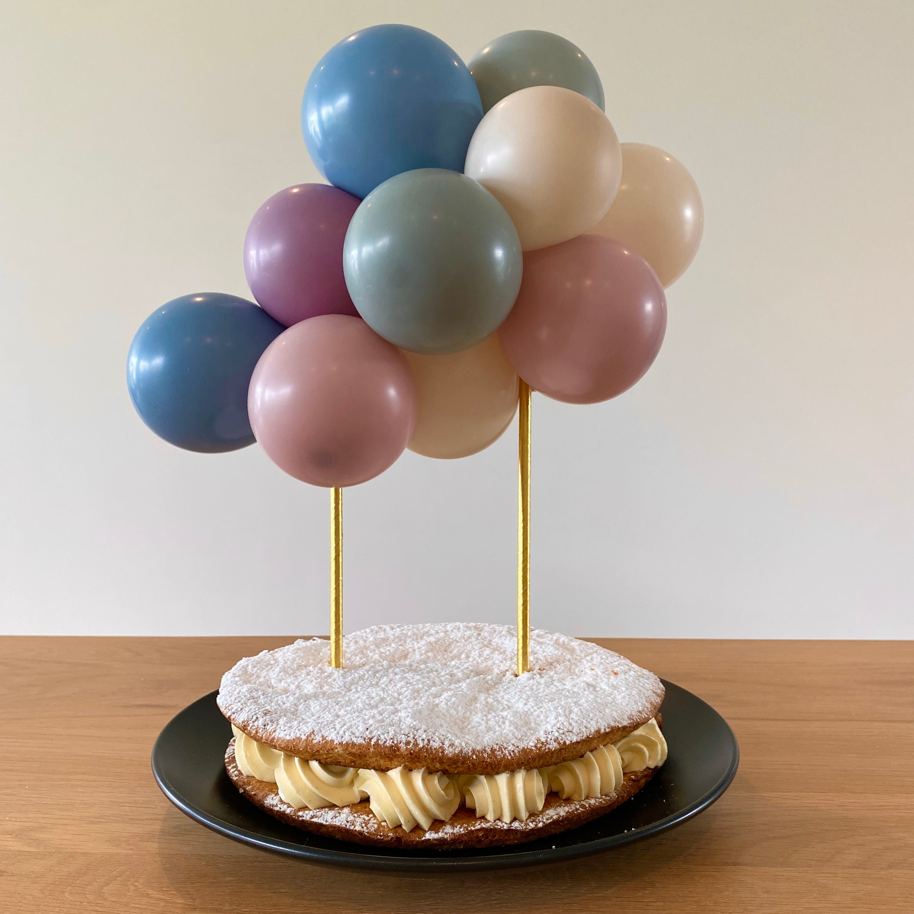 Taarttopper mini taart cake ballonnen feest dusk dust blauw groen creme roze paars