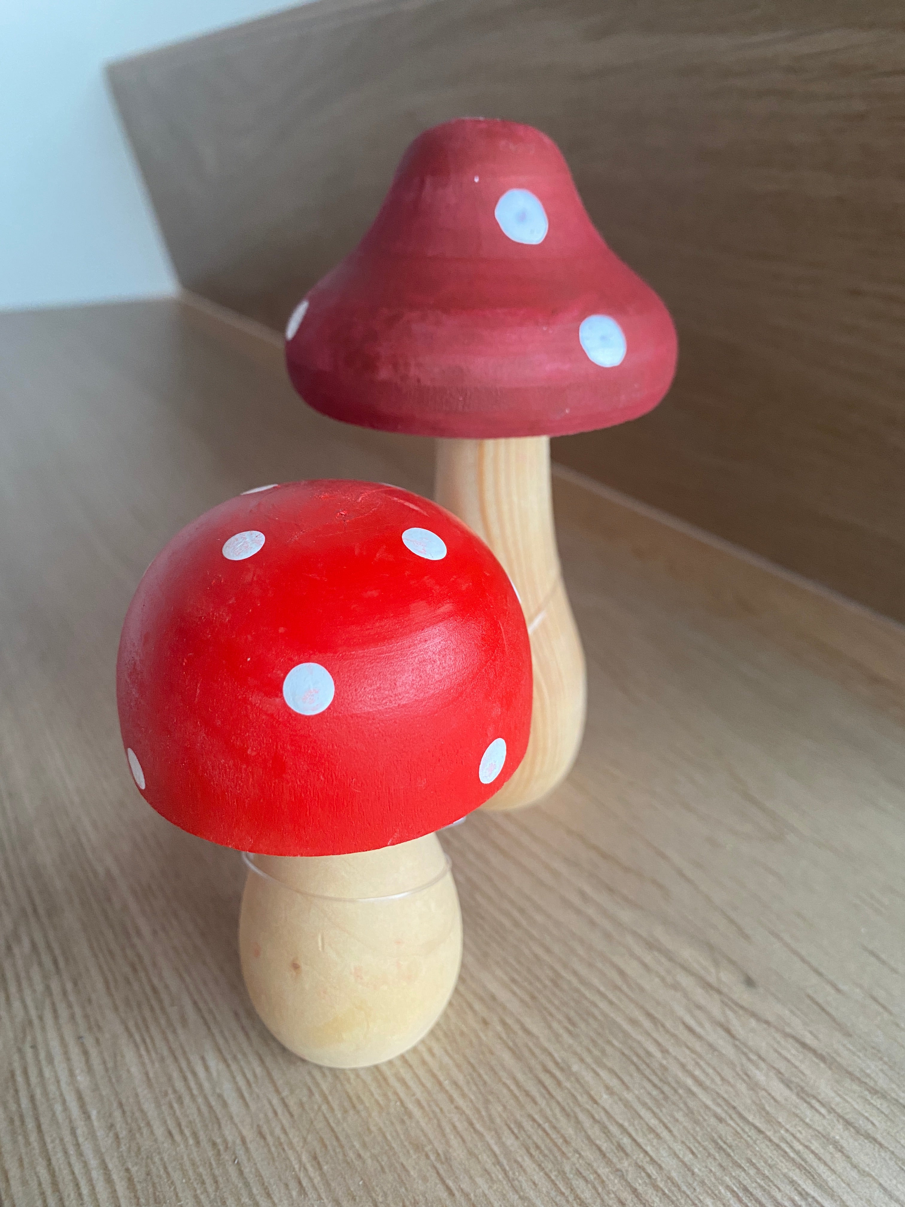 Paddenstoel hout, rood met witte stippen - 9cm