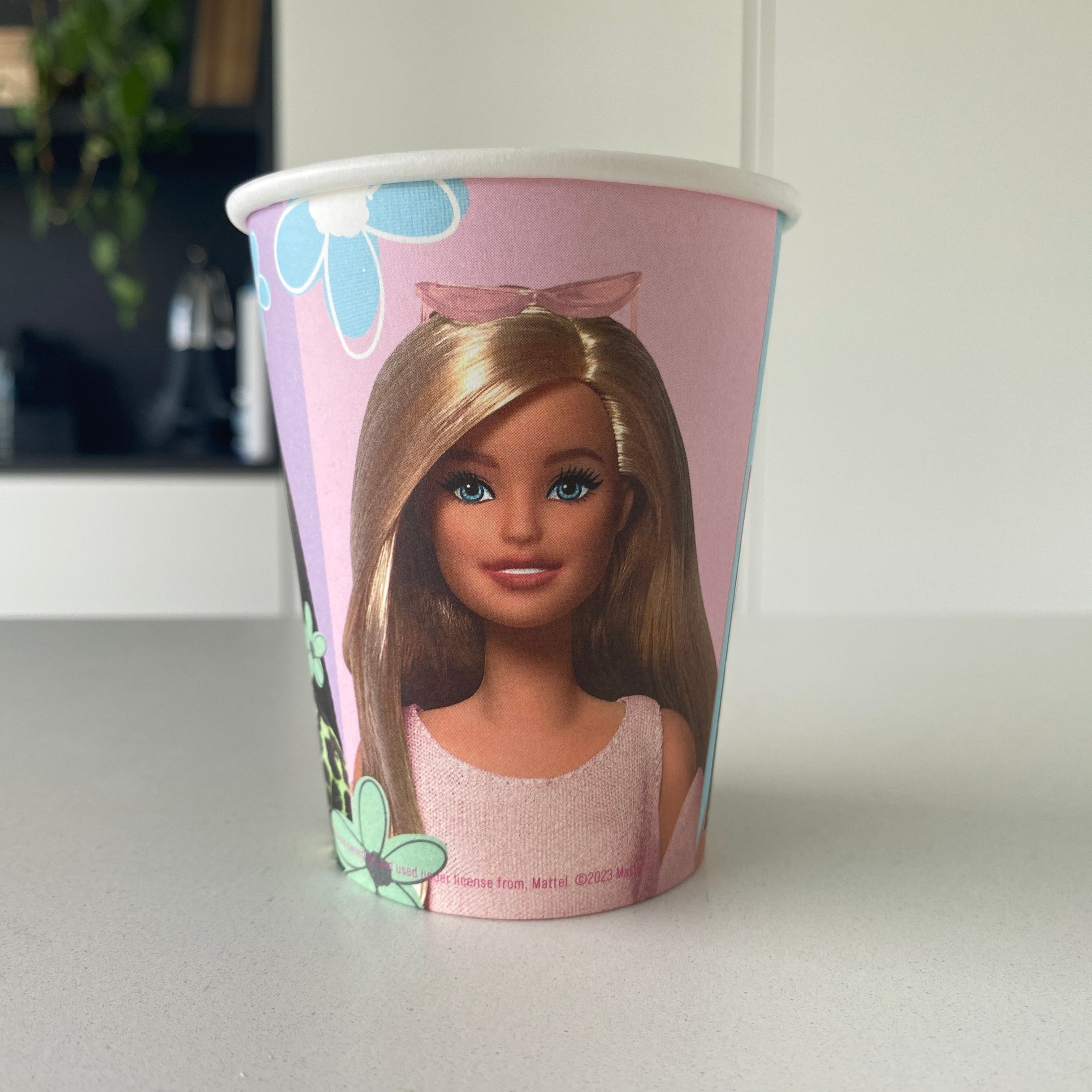 Barbie bekers met 3 Barbies afgebeeld op ieder bekertje - 8 stuks
