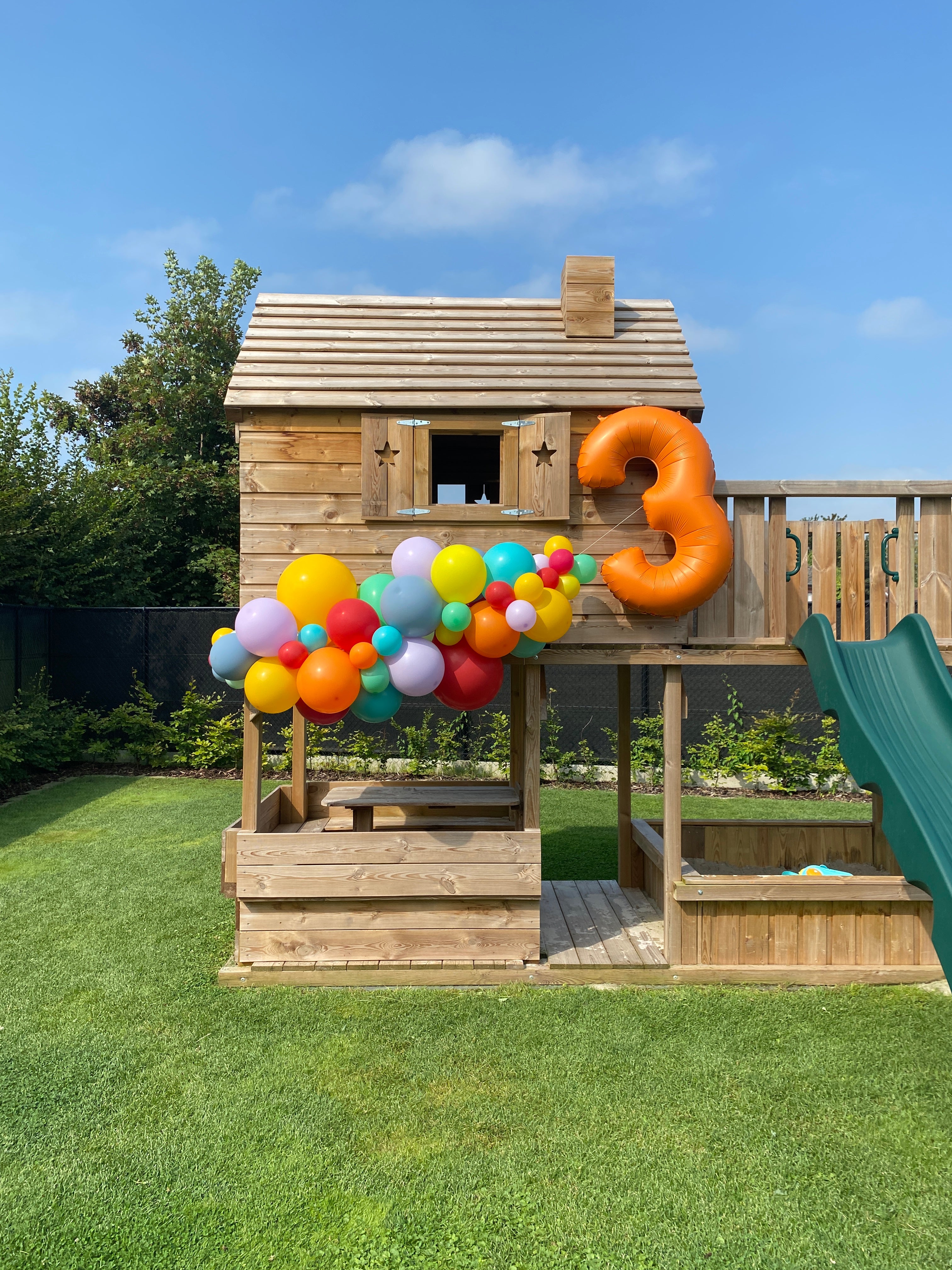 ballonslinger ballonnenboog Jesse kleurrijk feest deco decoratie geel oranje blauw aqua groen paars zacht blauw rood pastel paars pastel groen