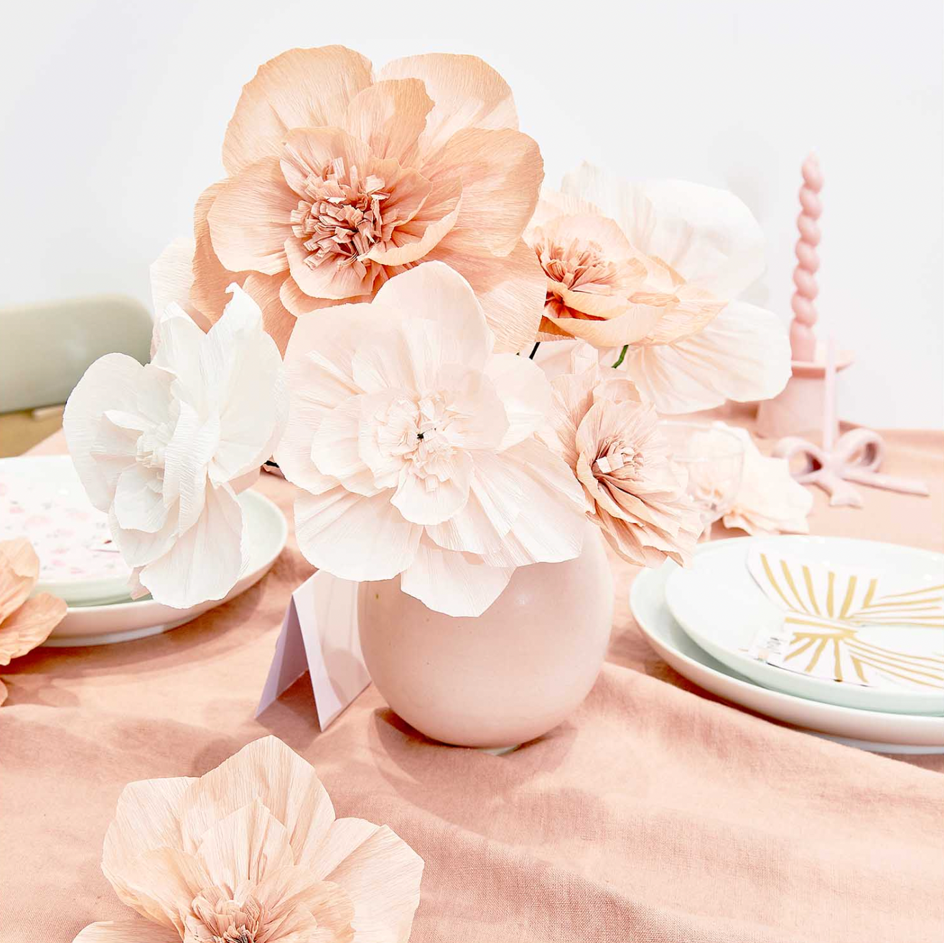 crepe papieren bloemen bloesem zacht perzik feest deco decoratie kinderkamer
