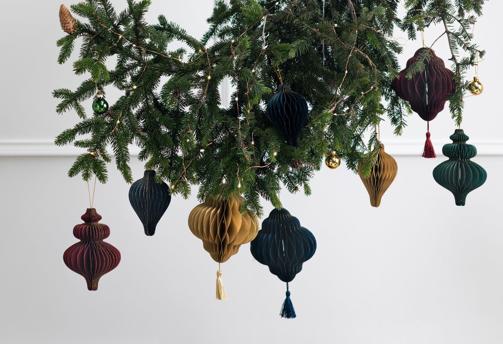 kerst ornament bal groen wijnrood bordeaux beige marine blauwgoud honeycomb deco decoratie kerstboom