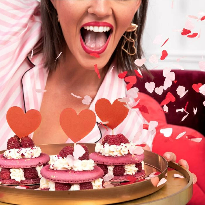 rode hartjes confetti deco decoratie feest verjaardag valentijn