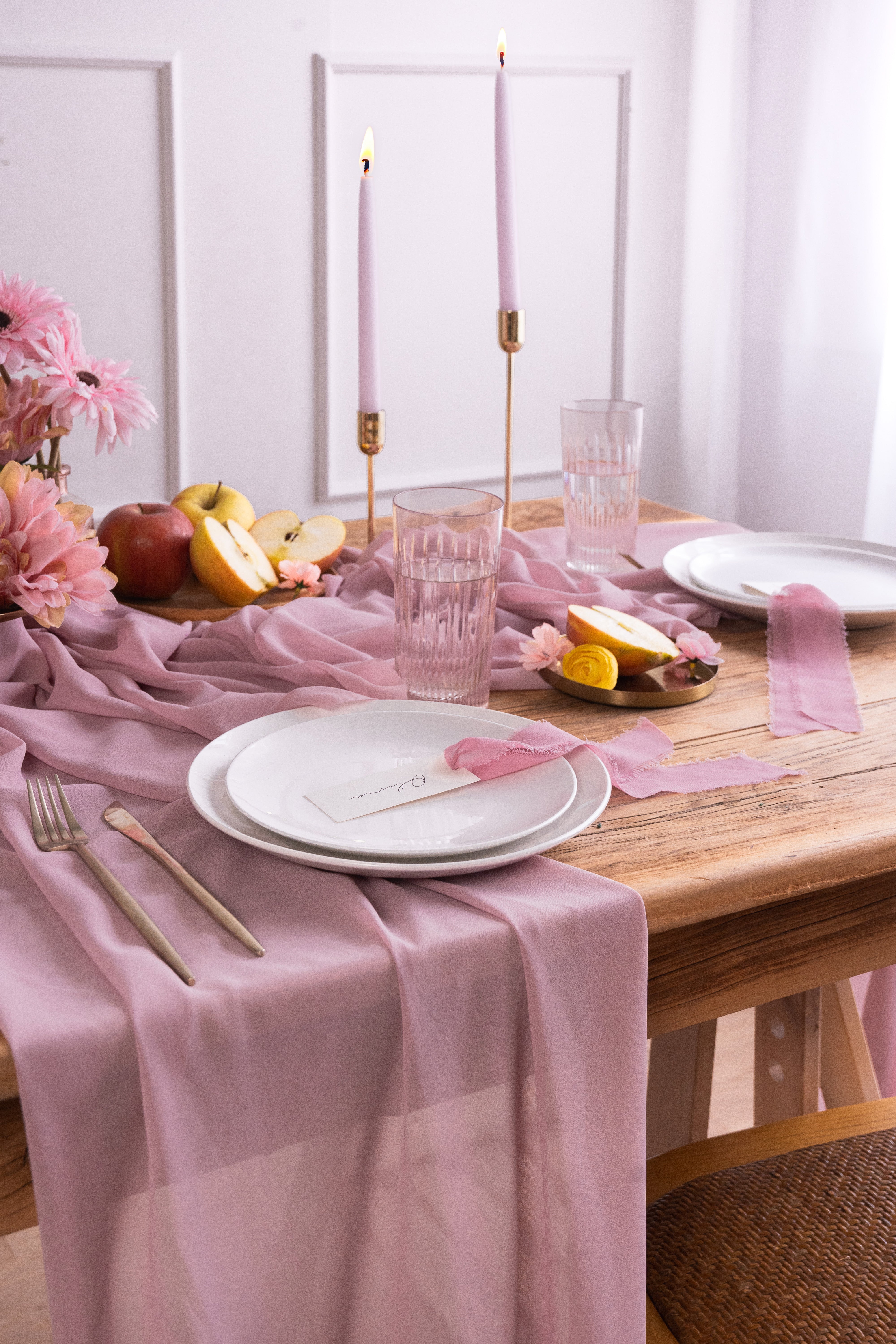 tafelloper chiffon oud roze paarse ondertoon feest deco decoratie tafel backdrop photoboot