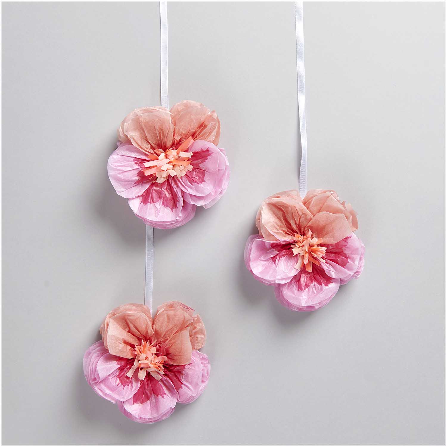 Roze viooltjes tissue bloemen papier feest deco decoratie verjaardag lente zomer lentefeest communie