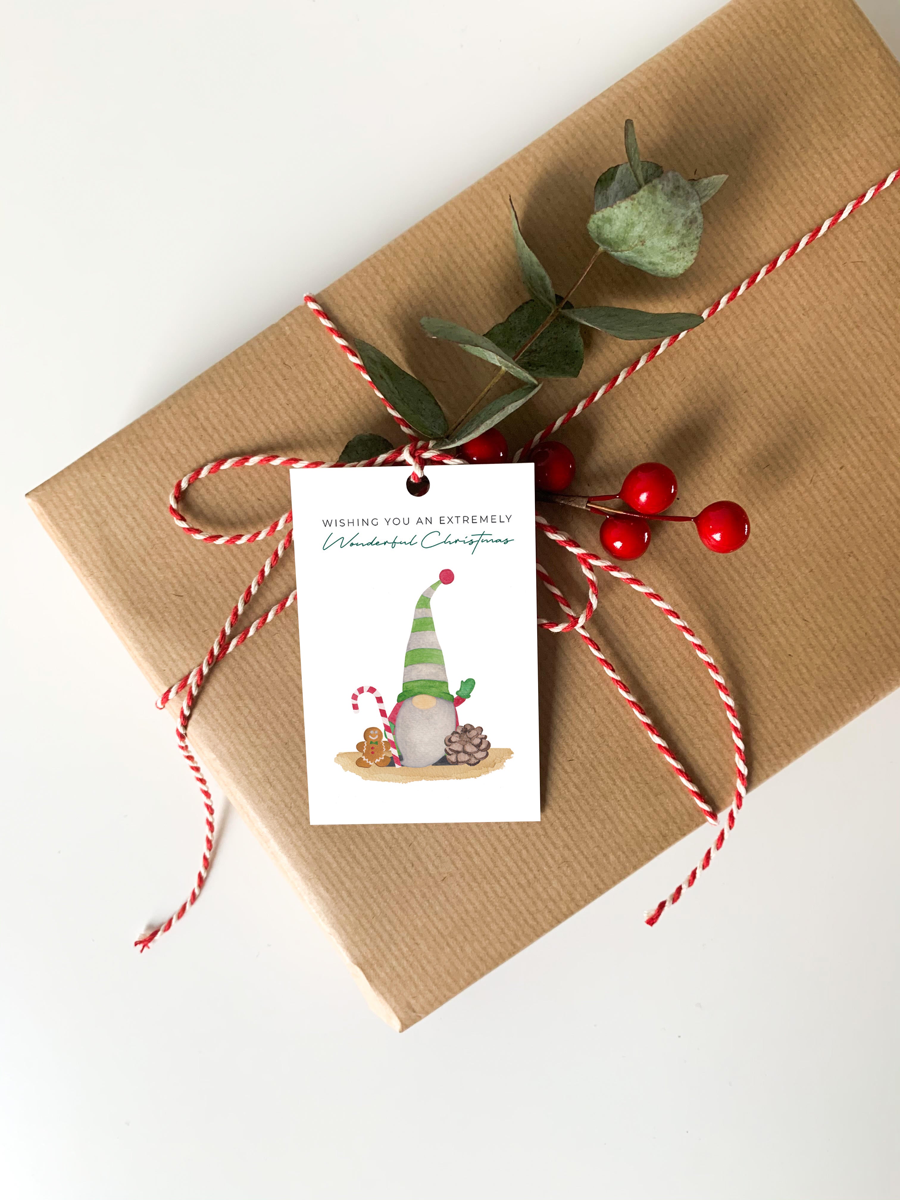 Christmasbox ‘Santa’s little helpers’ - 20 wenskaarten, 20 gifttags en 24 stickers