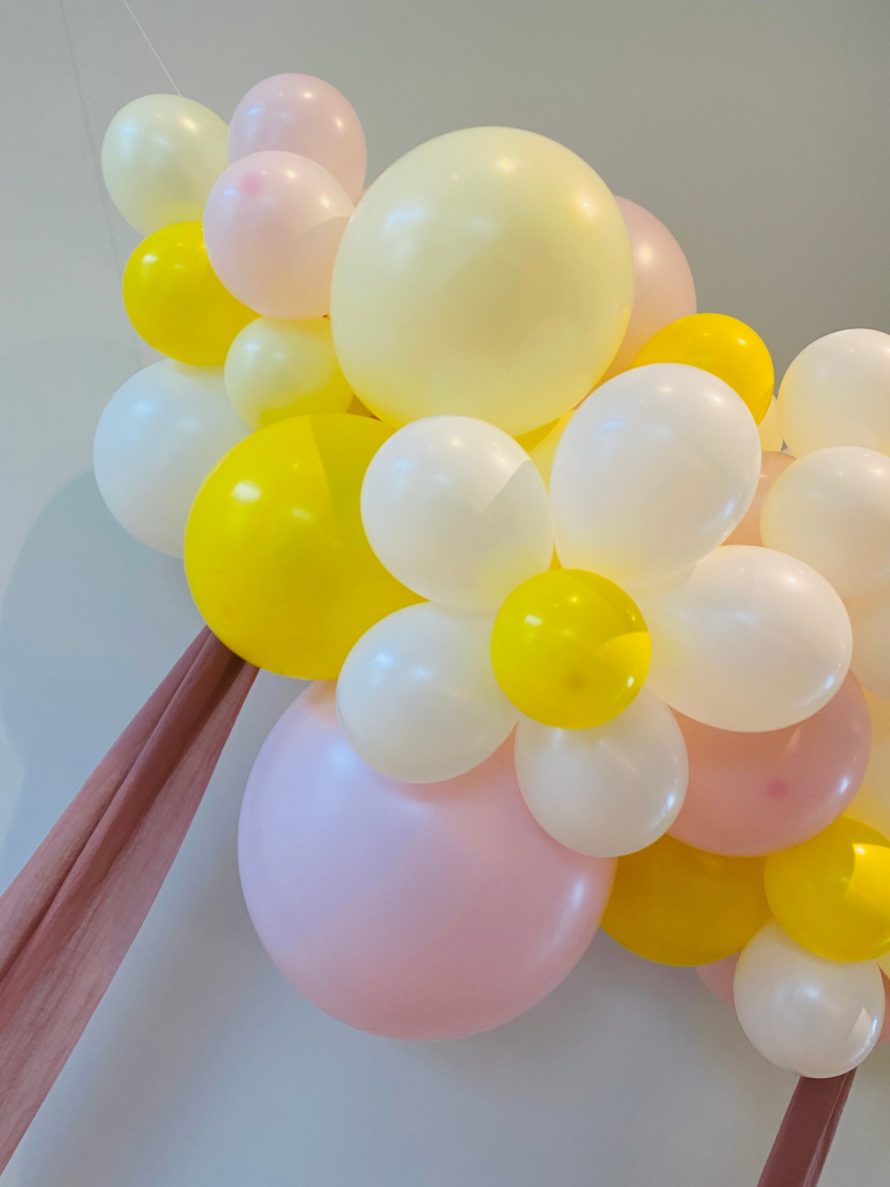 Ballonslinger lovely wit geel roze pastel verjaardag feest decoratie