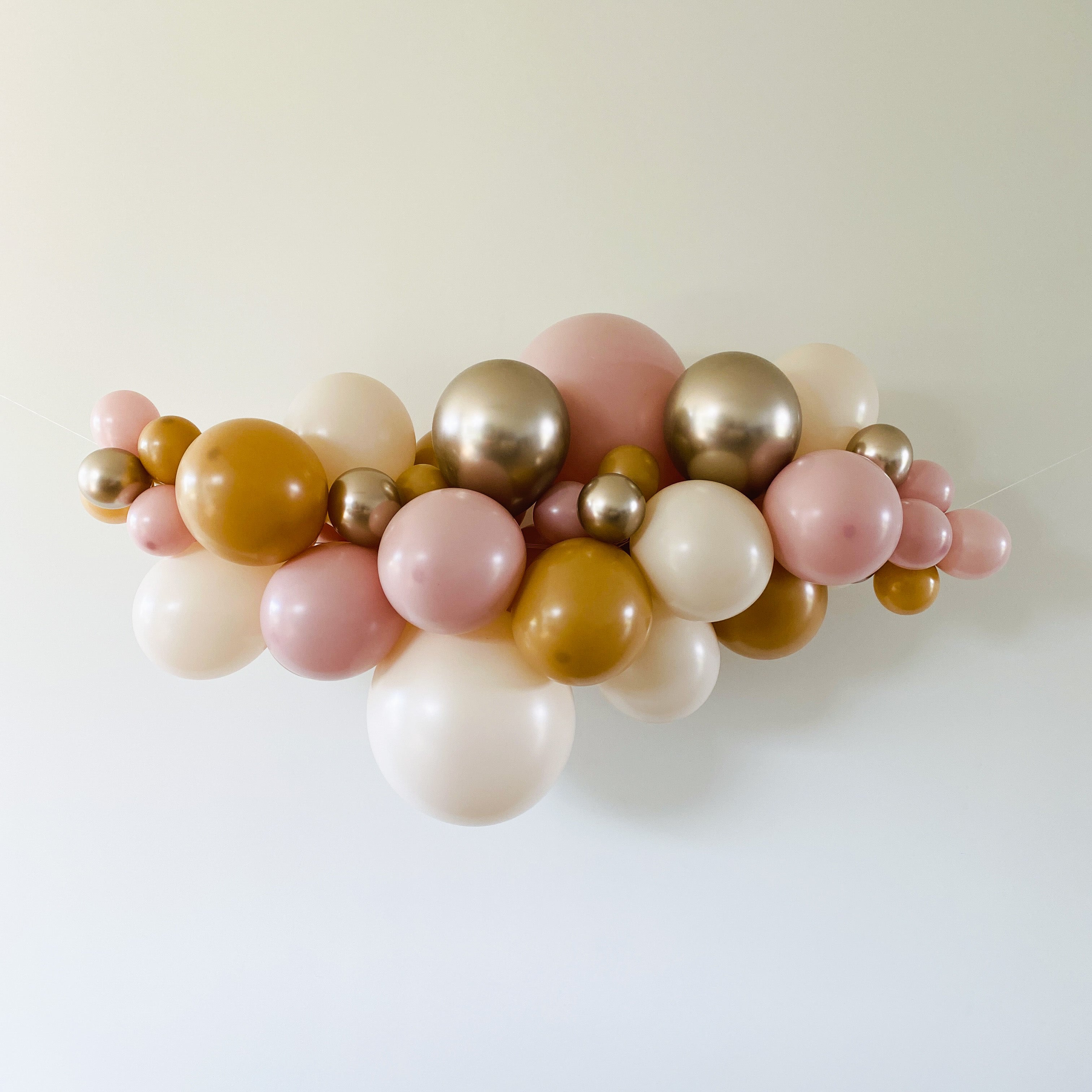 Ballonslinger ballonnenboog dusky rose pink rose zacht crème nude latte champagne