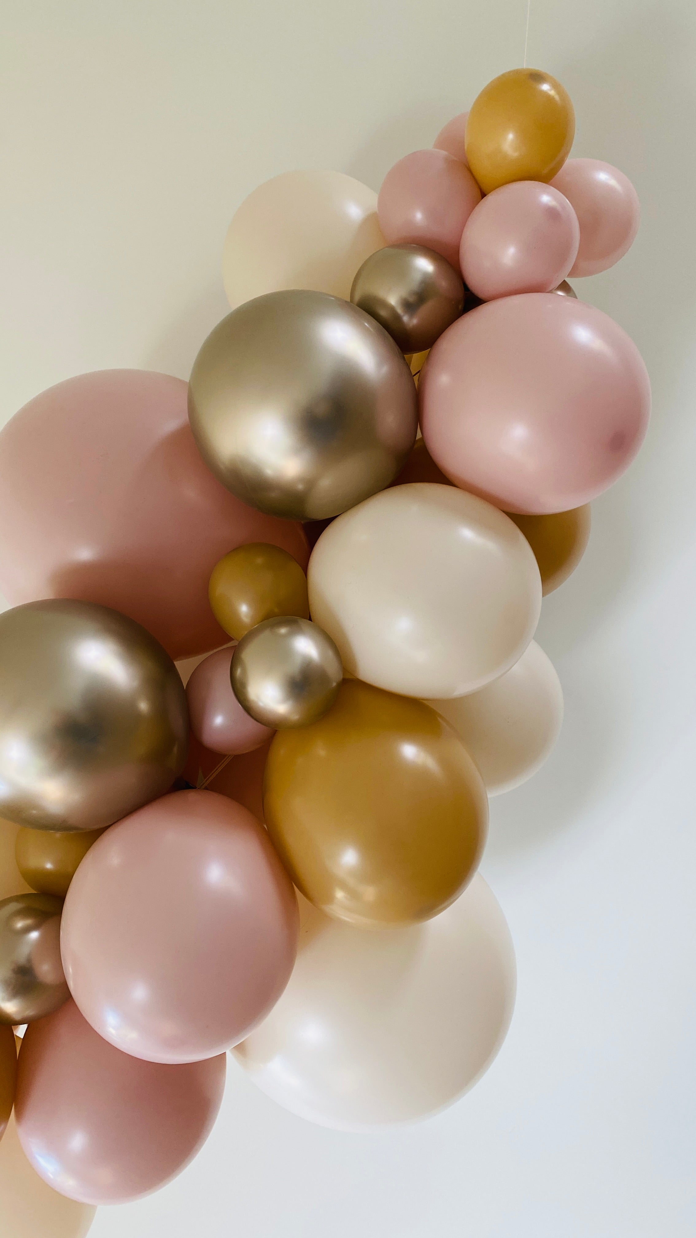 Ballonslinger ballonnenboog dusky rose pink rose zacht crème nude latte champagne