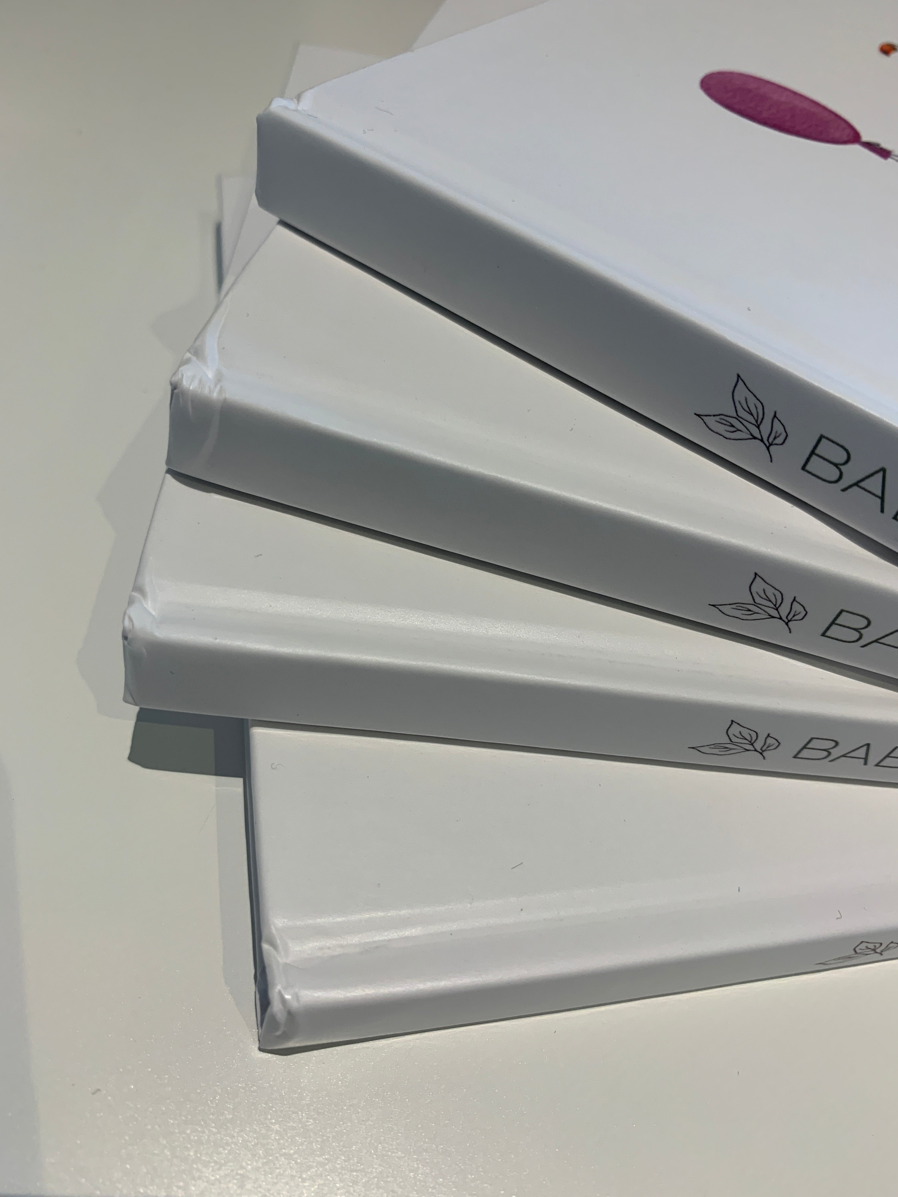 Licht beschadigd invulboek 'Baby on the way' - Safari