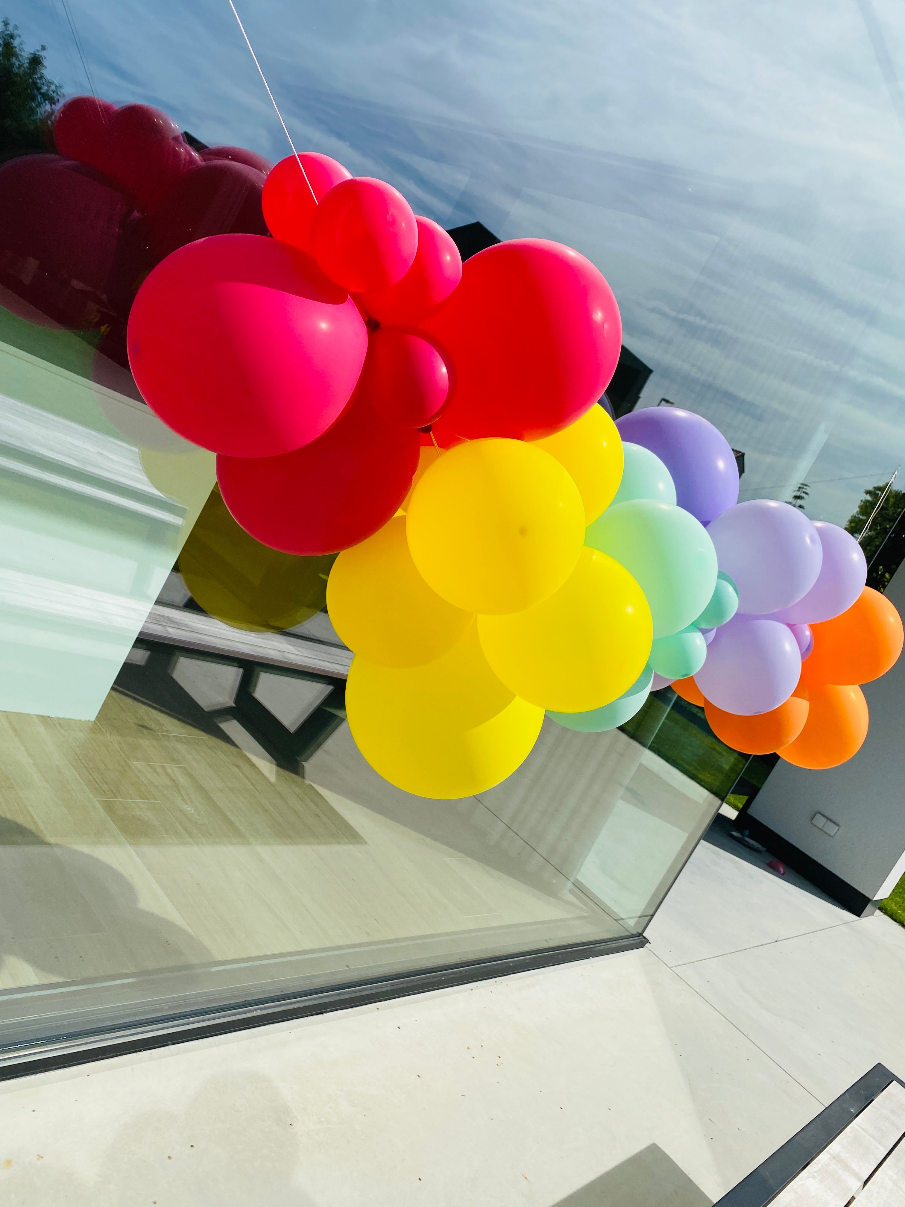 Ballonslinger oranje paars groen geel fuchsia feest decoratie ballonnenboog