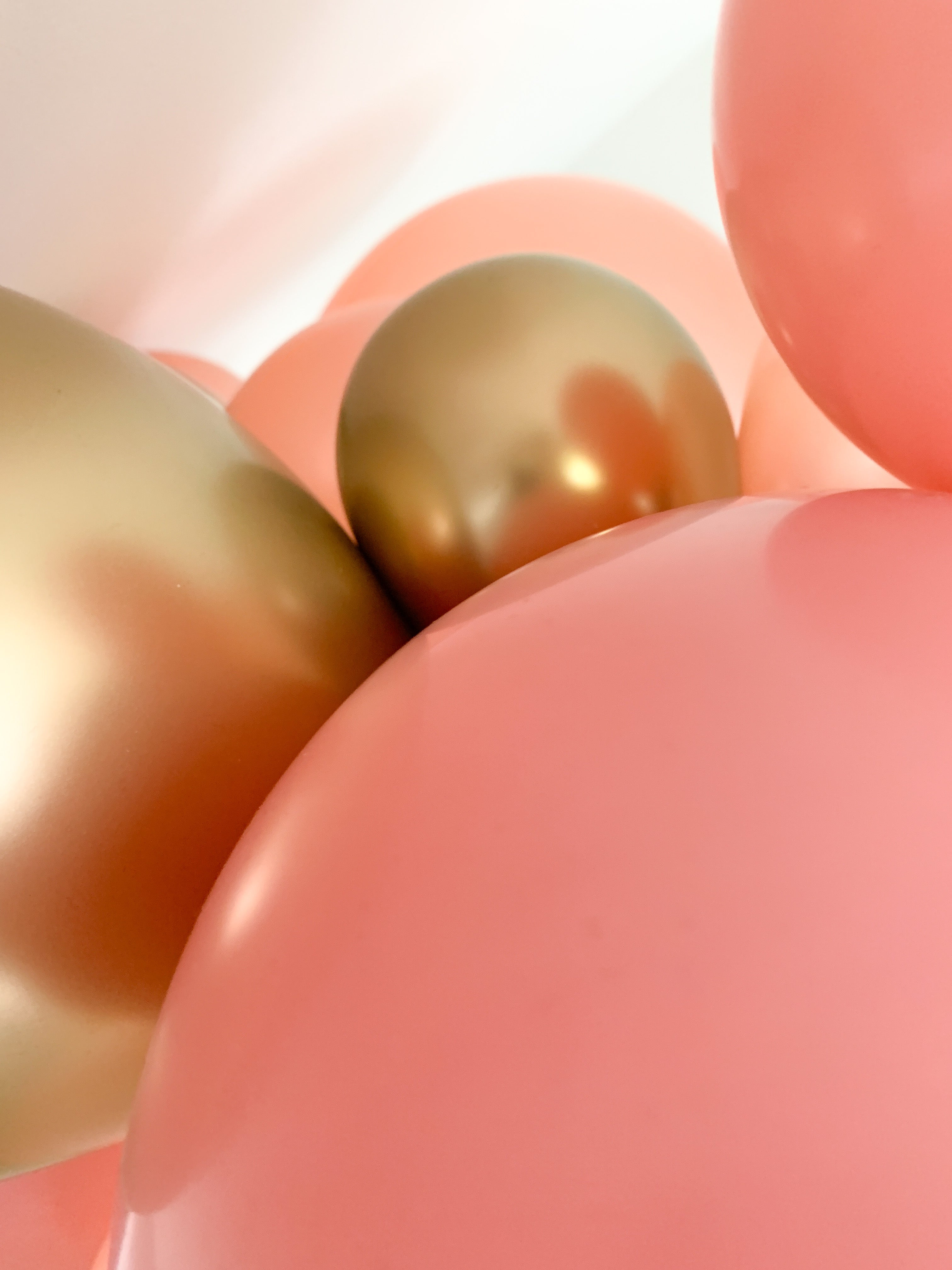 Ballonslinger ballonnenboog roze goud rosé brons als feestdecoratie