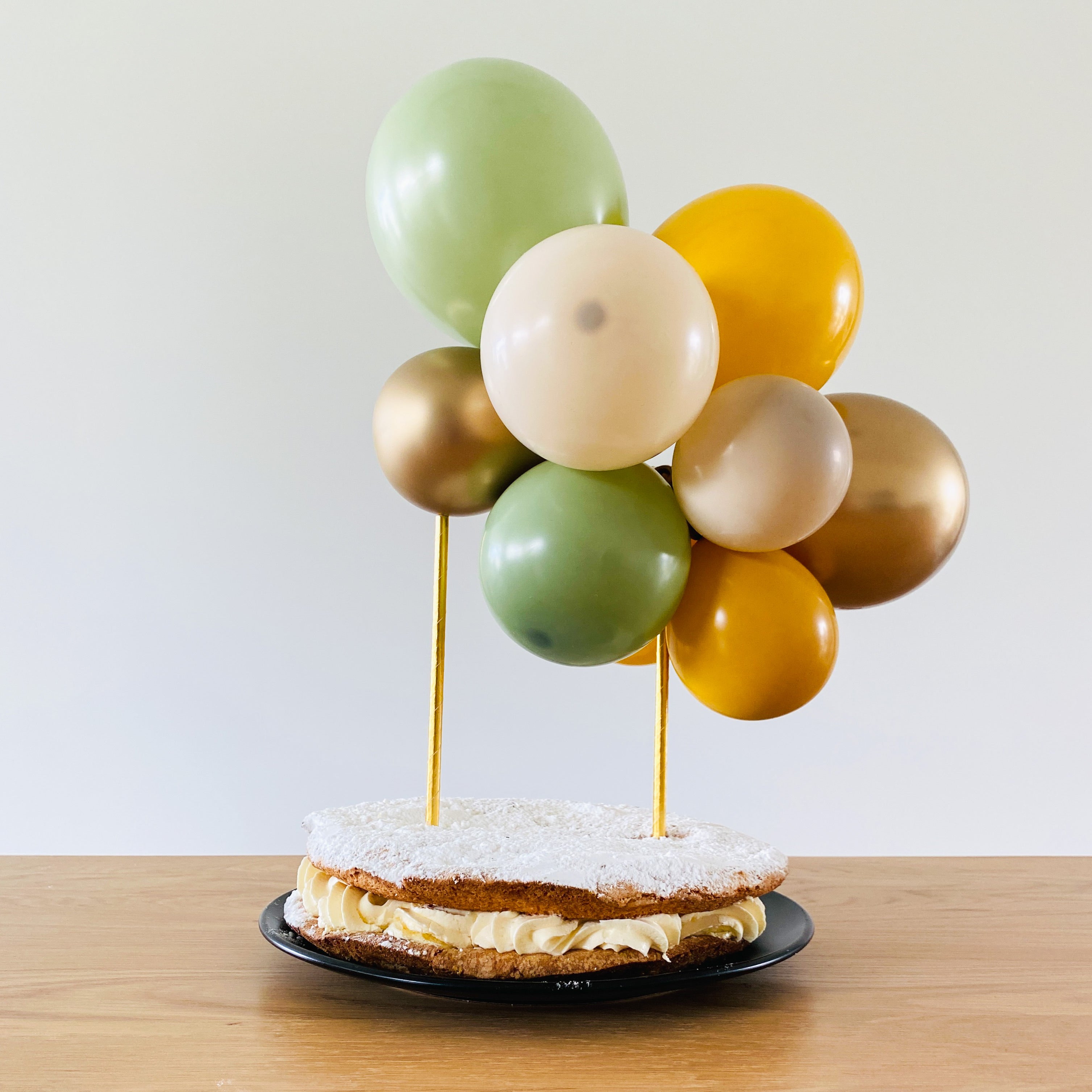 Taart topper mini ballonslinger 'Mustard Eucalyptus'