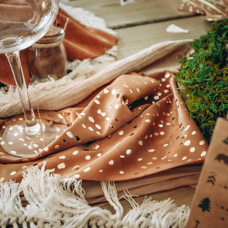 tafelloper hert bambi bos woodland velours bruin cognac goud feest decoratie verjaardag