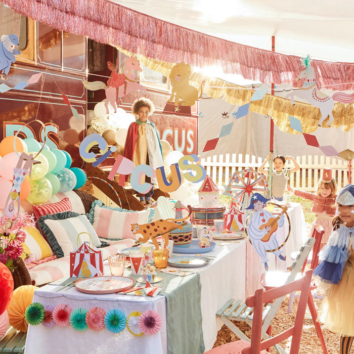 circus cupcake kit bakken taart verjaardag feest deco decoratie dieren acrobaten meri meri