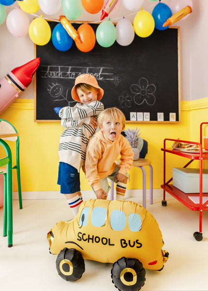 Schoolbus bus Cocomelon wielen van de bus back to school feest deco decoratie afstuderen juf klas meester