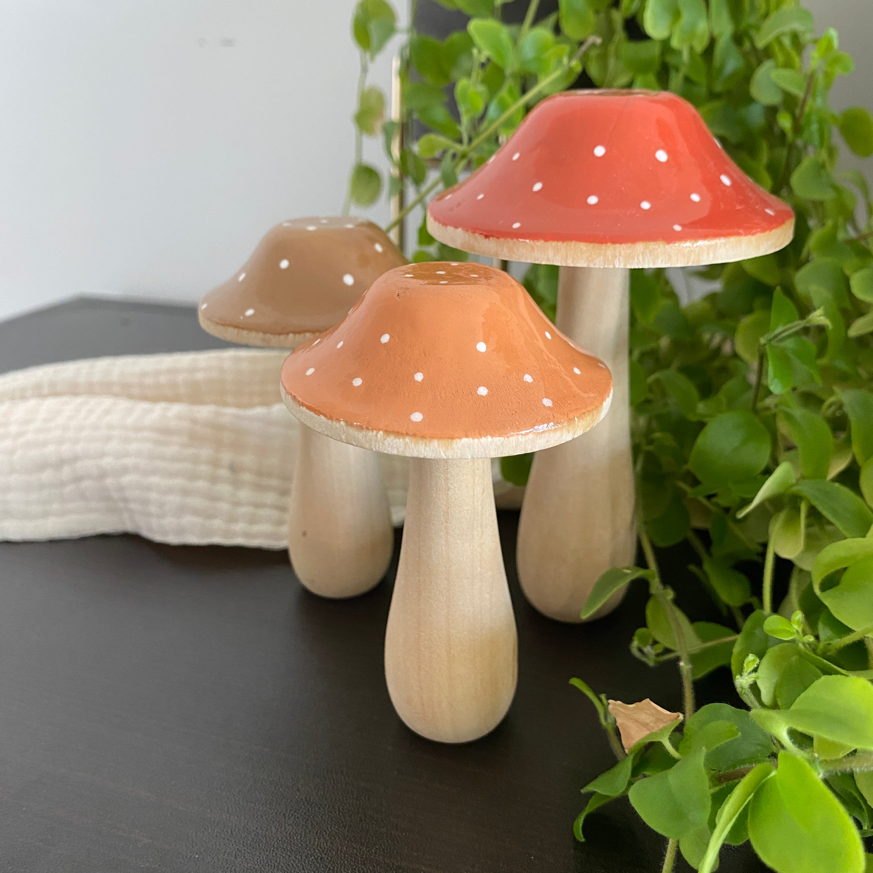 Paddenstoel hout, camel met witte stippen - 9cm