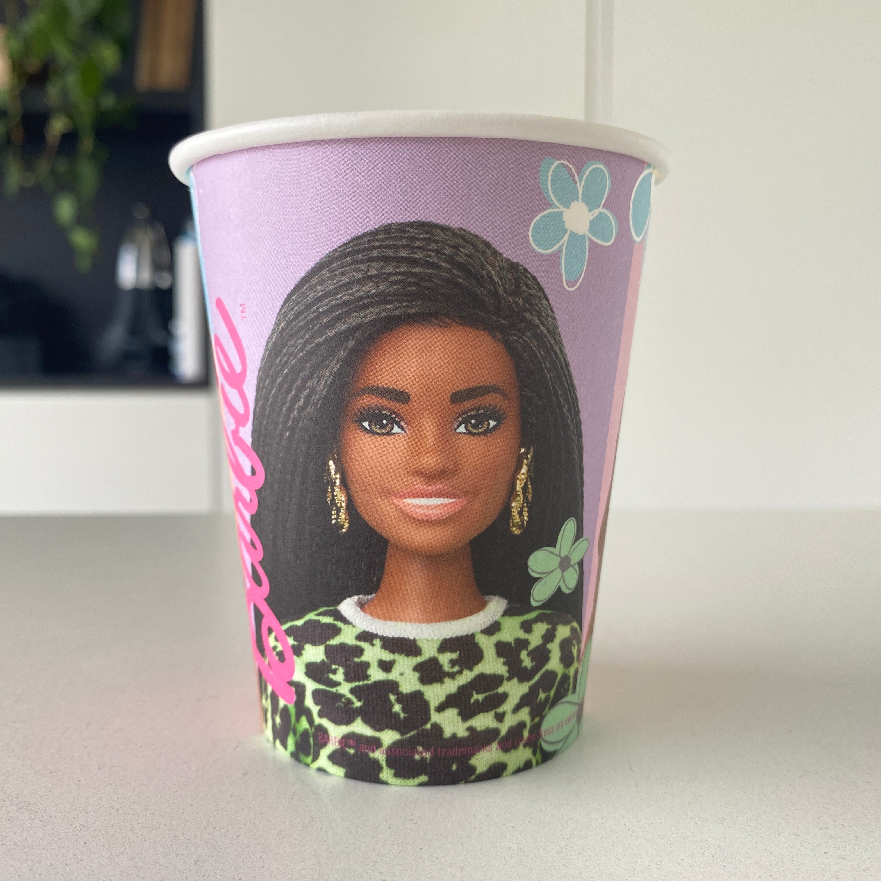Barbie bekers met 3 Barbies afgebeeld op ieder bekertje - 8 stuks