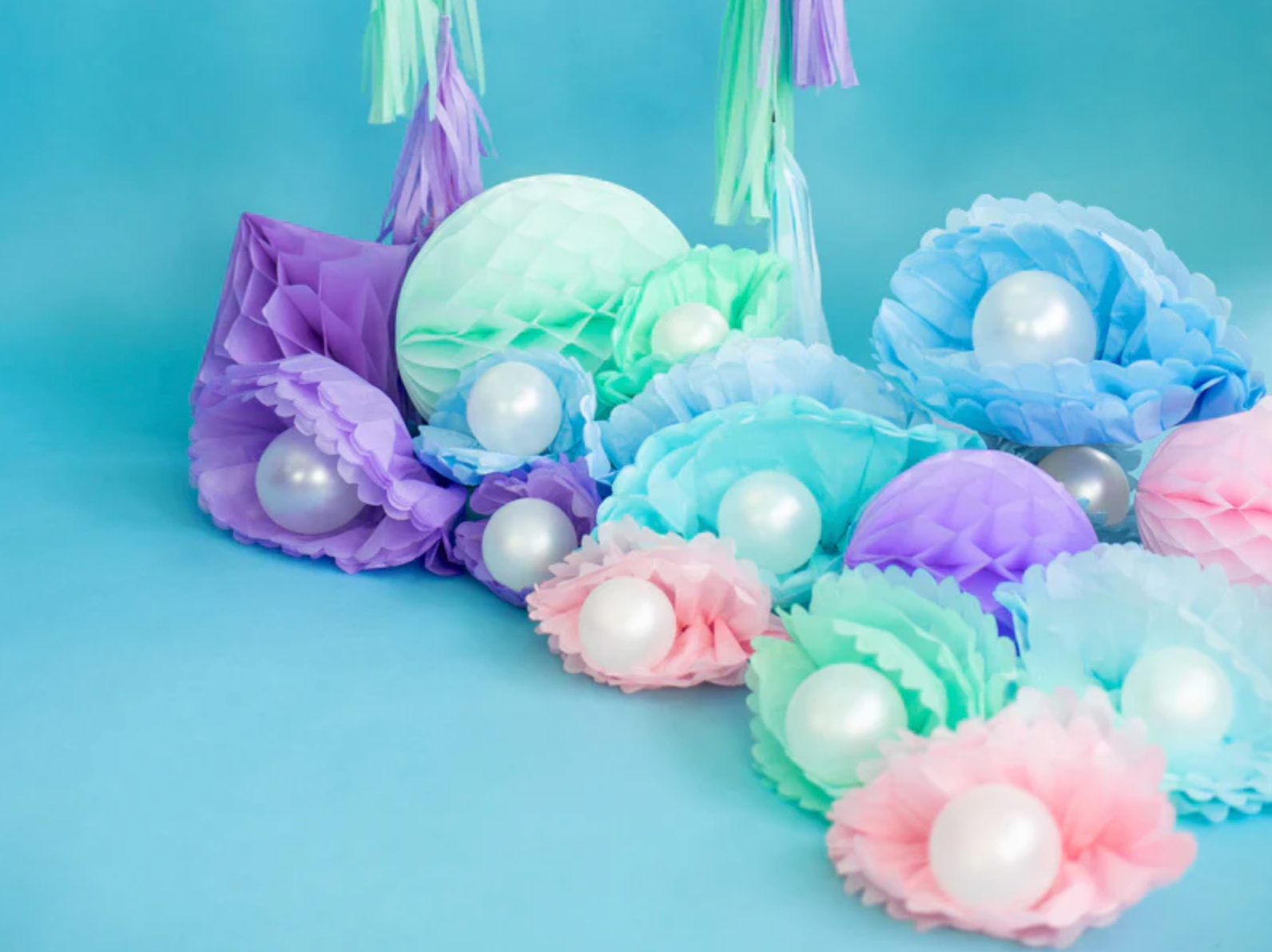 Pompon zacht blauw tissuepapier vloeipapier feest decoratie