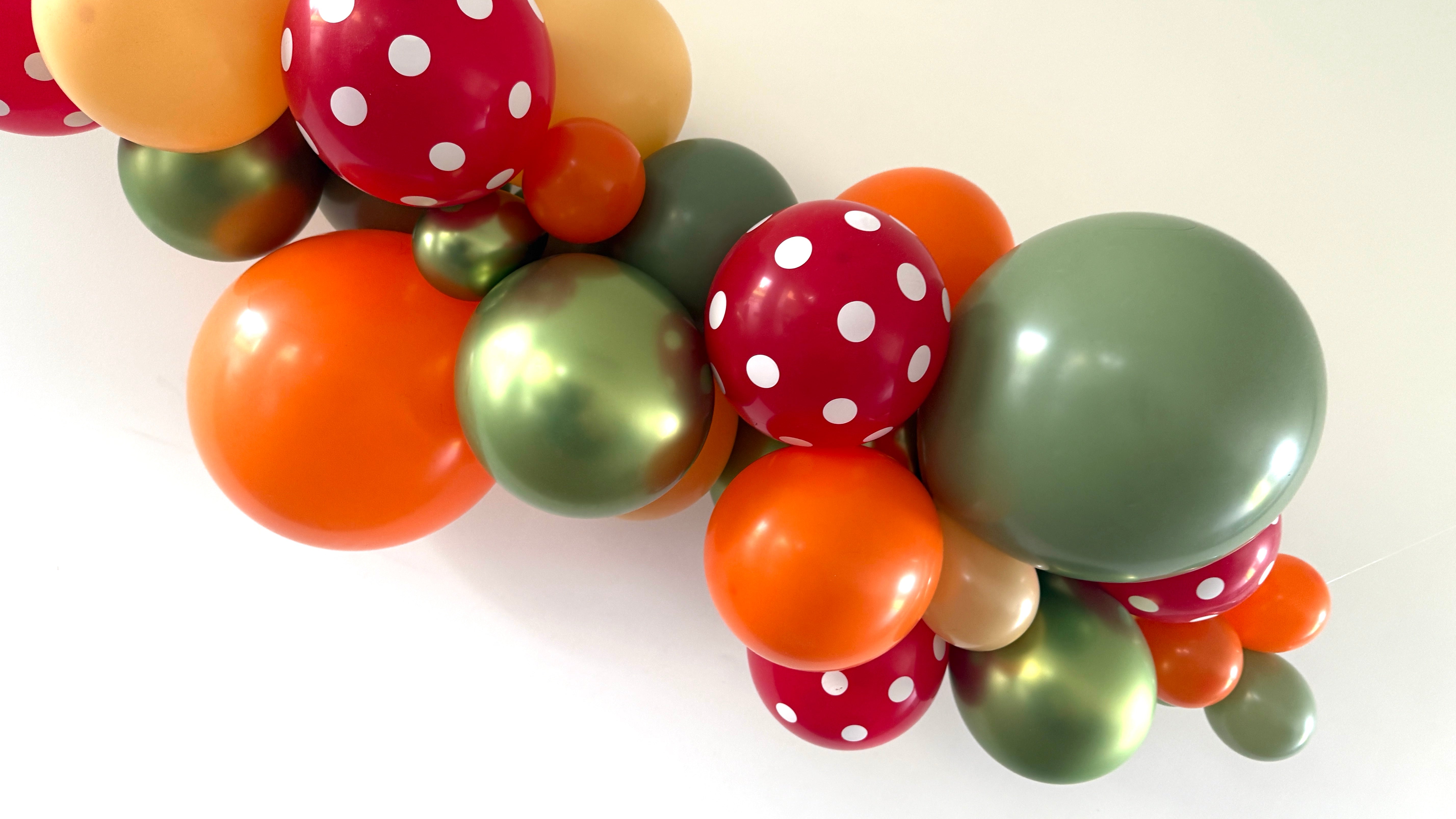 ballonslinger ballonnenboog paddenstoelen mushroom deco decoratie feestversiering verjaardag