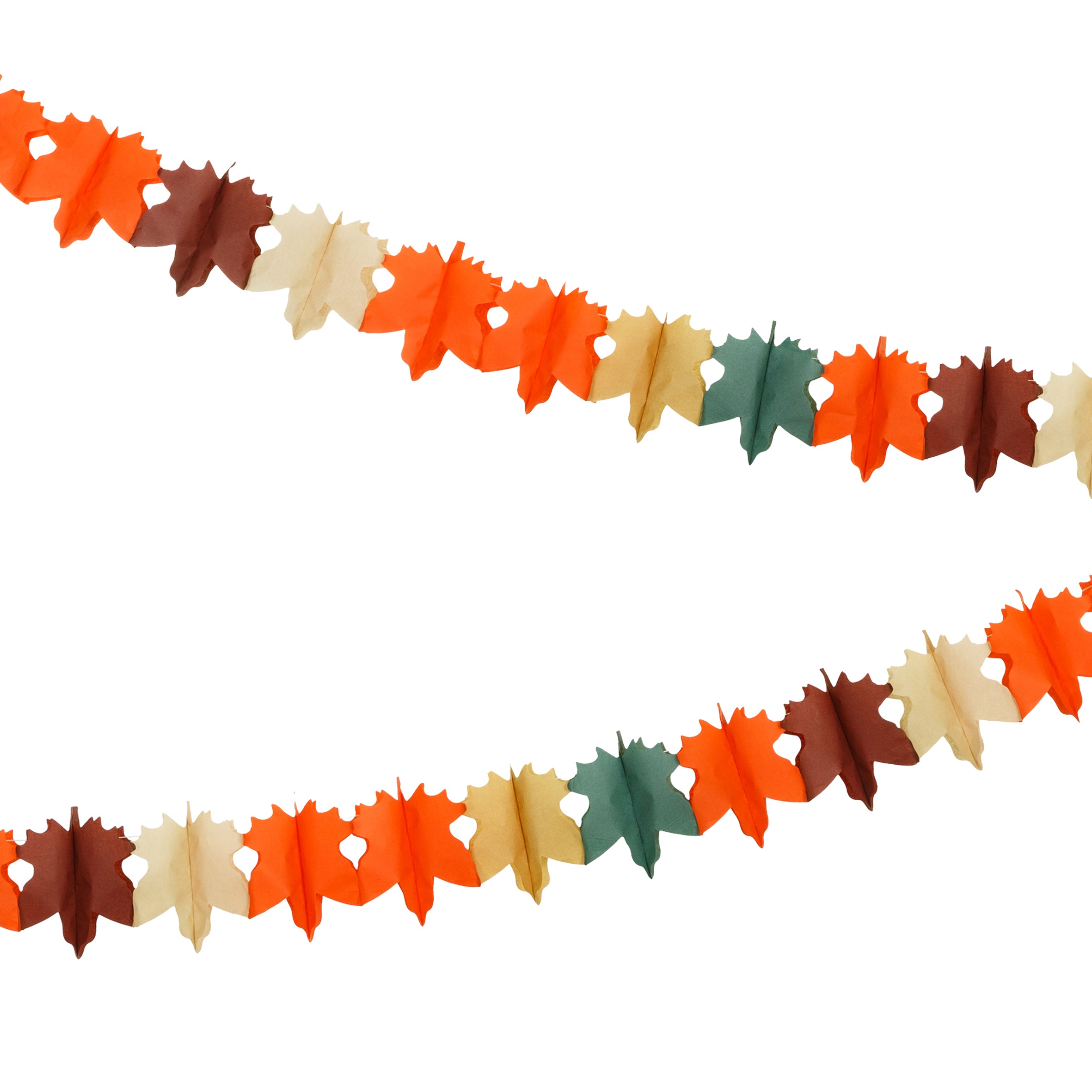 compositie door Studio Viertien herfstbladeren slinger feest deco decoratie verjaardag oranje groen bruin latte crème herfst bos woodland
