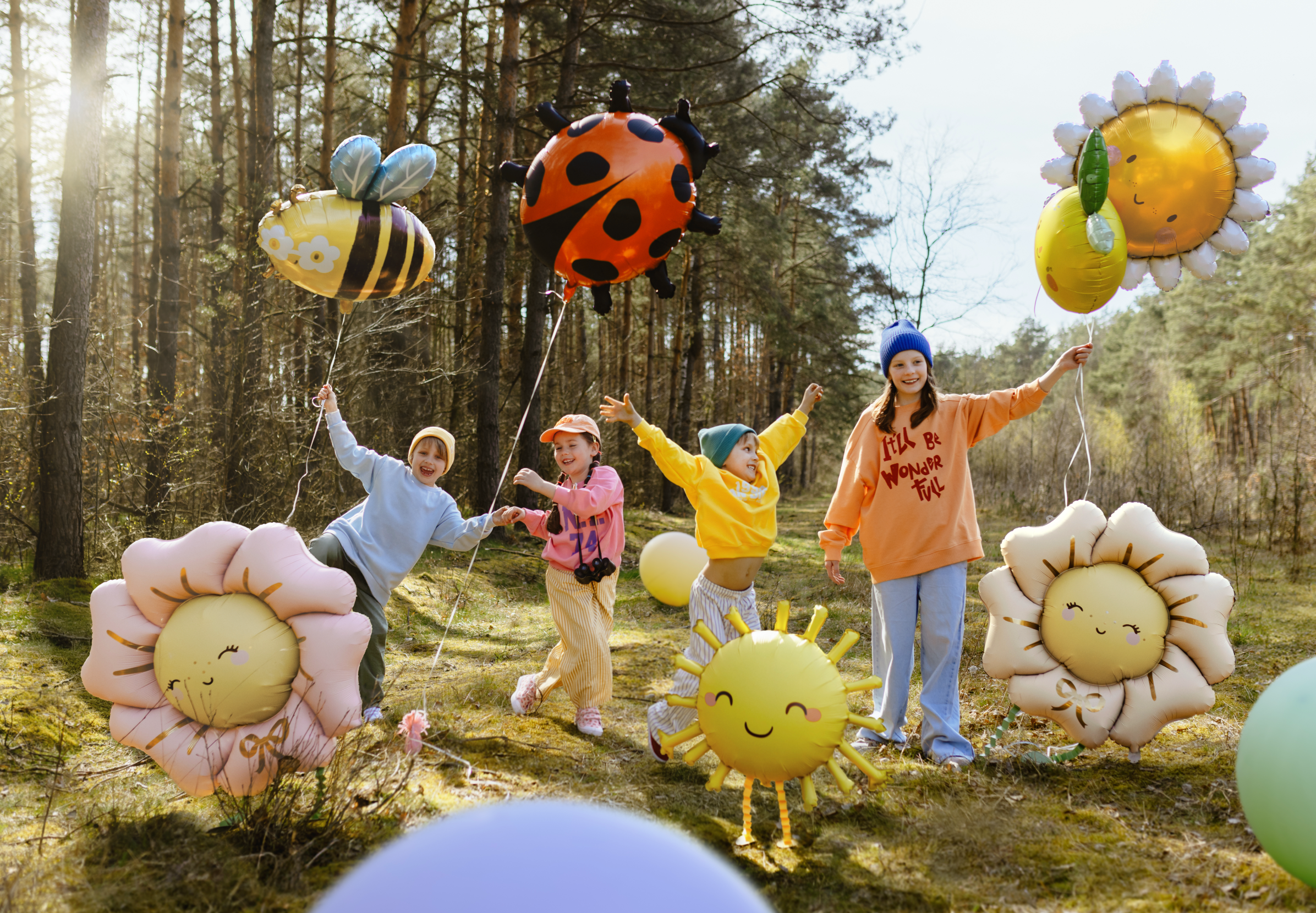 folieballon lachende bloem met beentjes citroen zon feest deco roze ecru verjaardag bij lieveheersbeestje rolijk kleurrijk