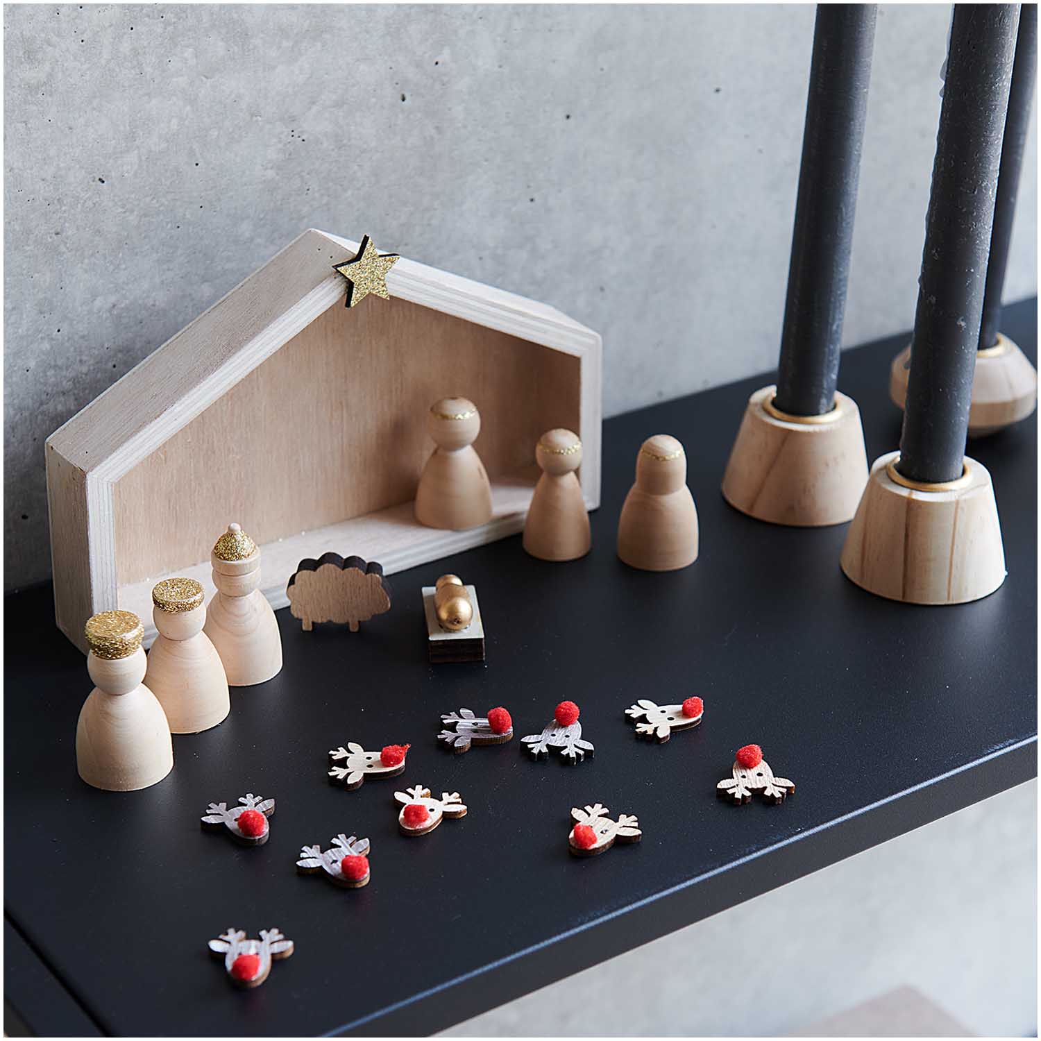Houten rendier confetti met rode pompon neus - 24 stuks