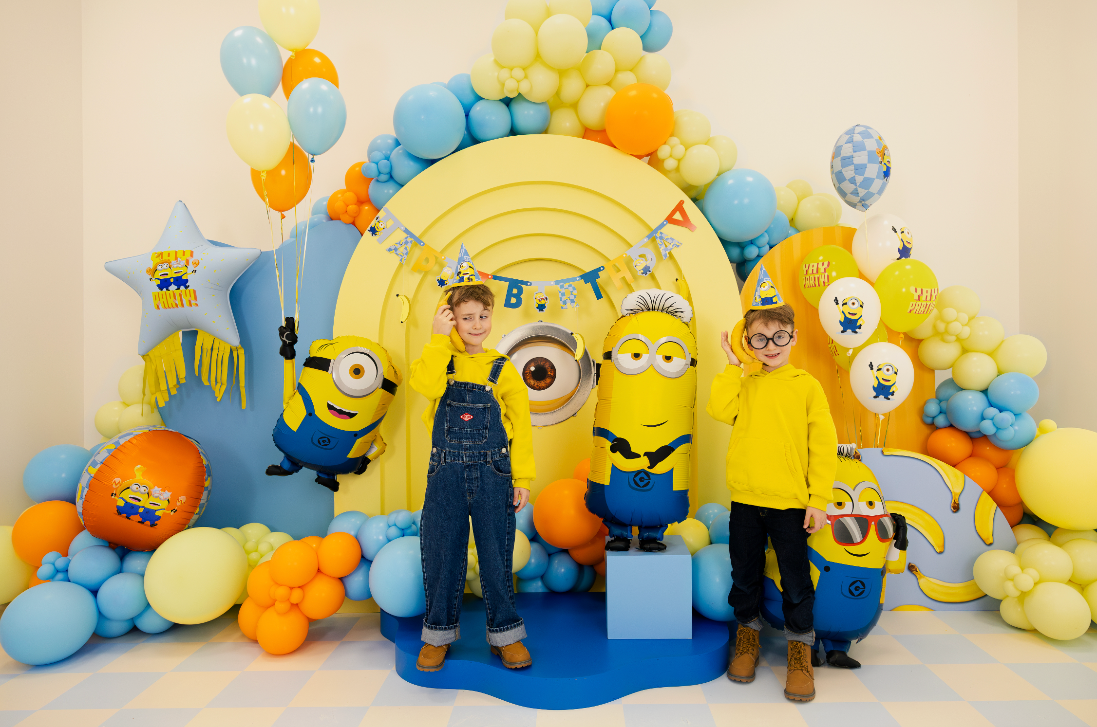 minion tim mel ron folieballon geel zwart blauw zilver deco decoratie feestversiering verjaardag verschrikkelijke ikke dispicable me