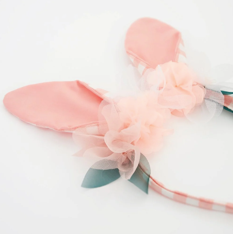 oortjes konijnen pasen feest verkleden verkleedkoffer deco decoratie