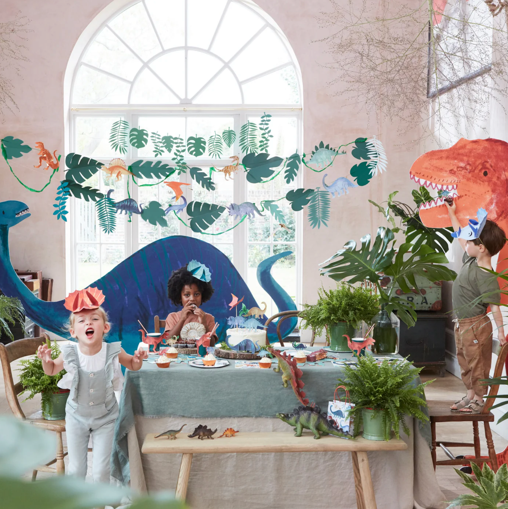 slinger dino feest verjaardag dinosaurus deco decoratie trex veloceraptor triceratops bladeren langnek