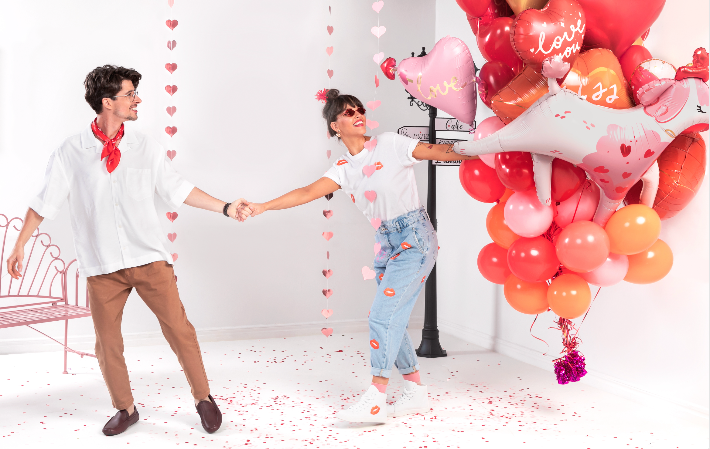 slinger_roze_hart_hartjes_valentijn_feest_liefde_slinger_deco_decoratie_verjaardag 5