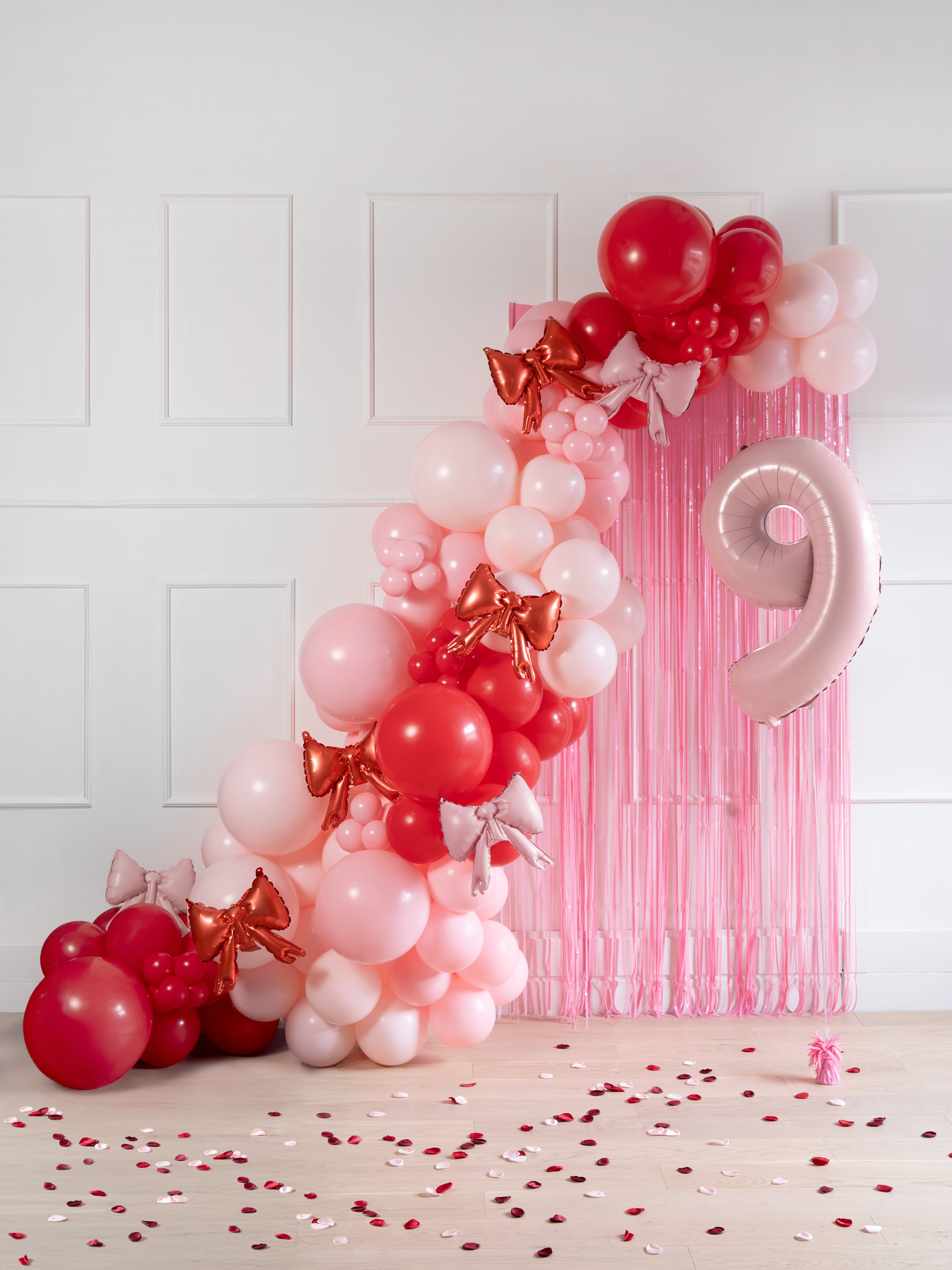strikjes folieballonnen roze feestdecoratie verjaardag feest deco decoratie