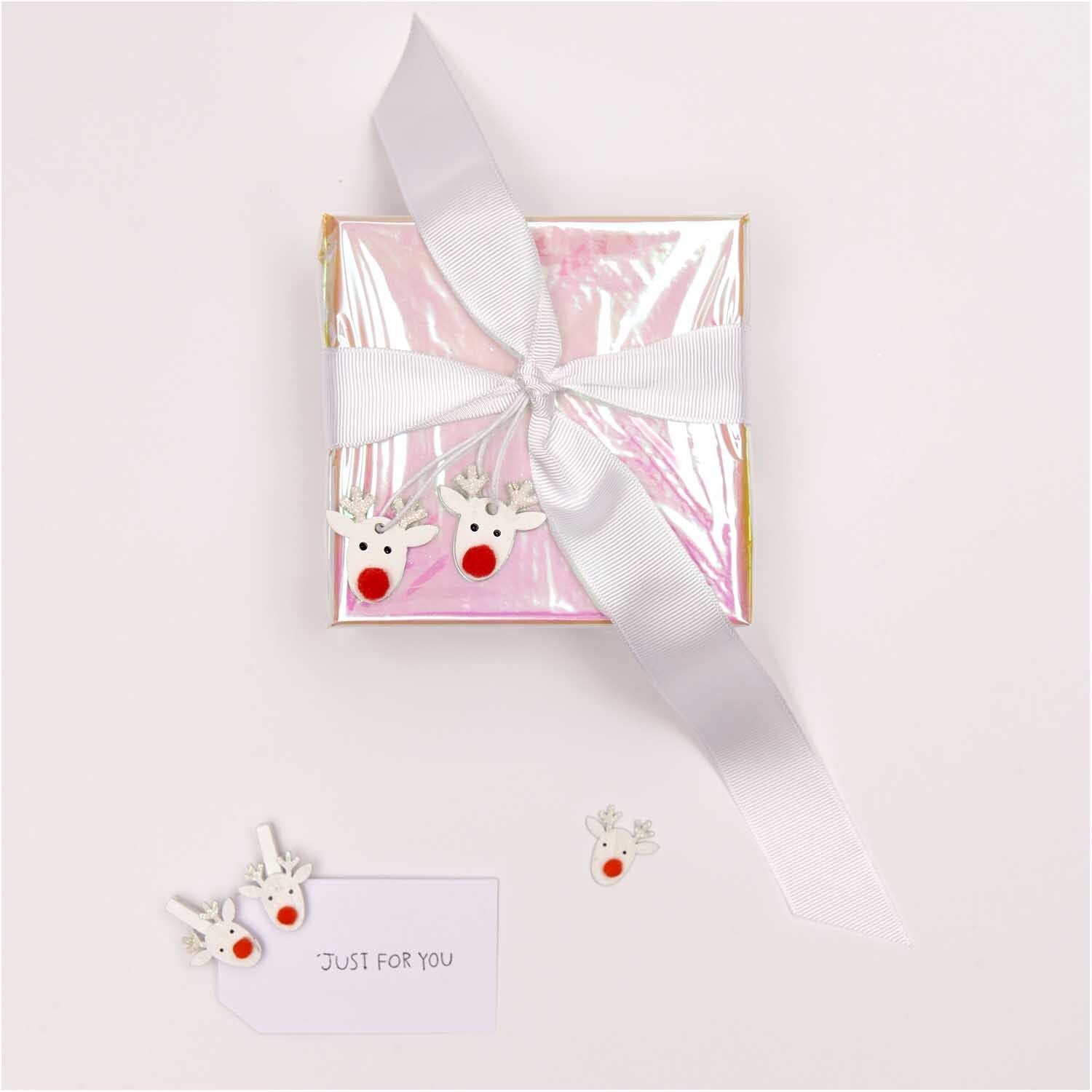 witte hertjes confetti rode pompon neus feest deco decoratie verjaardag kerst kerstmis
