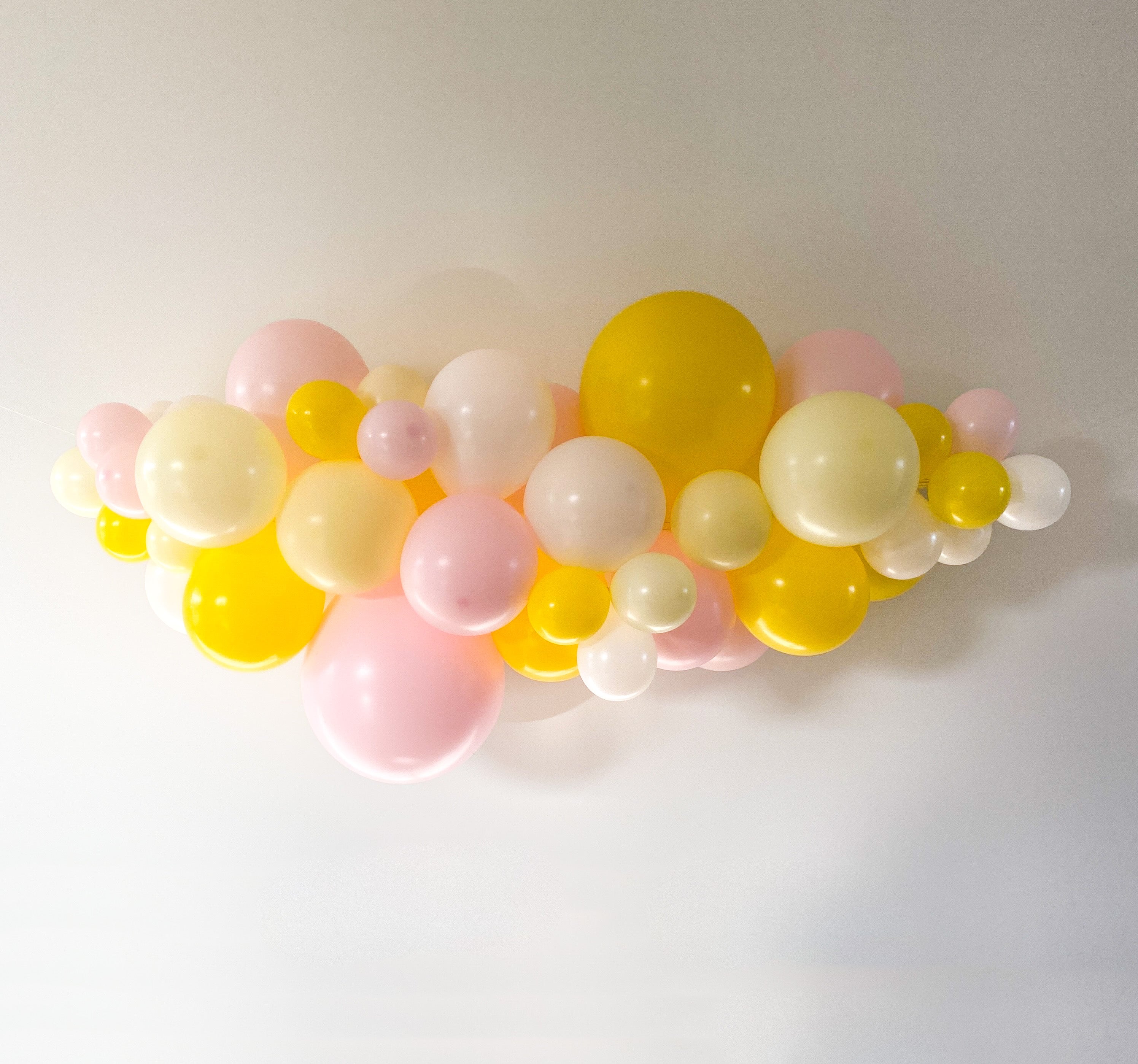 Ballonslinger lovely wit geel roze pastel verjaardag feest decoratie