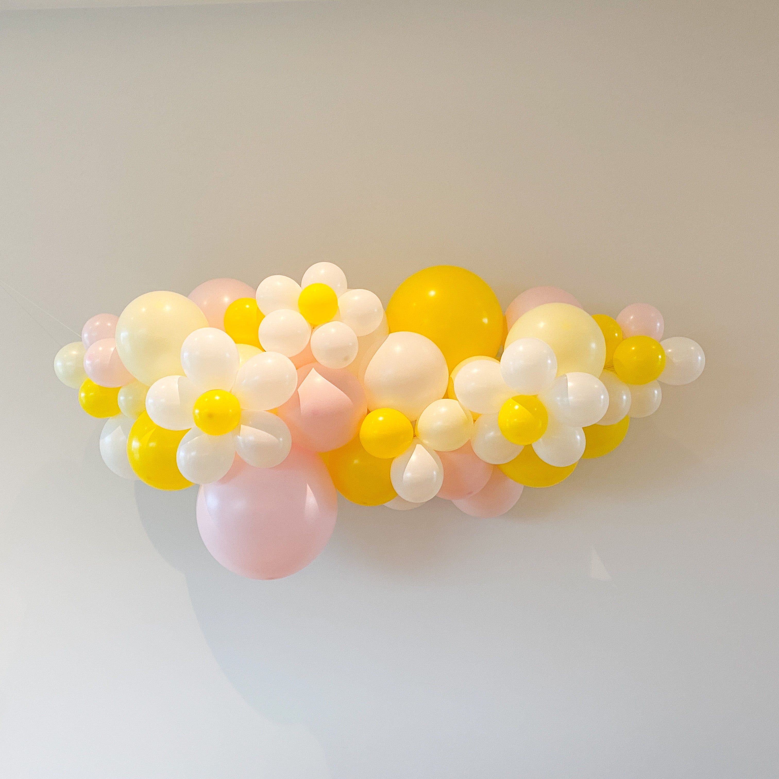 Ballonslinger lovely wit geel roze pastel verjaardag feest decoratie