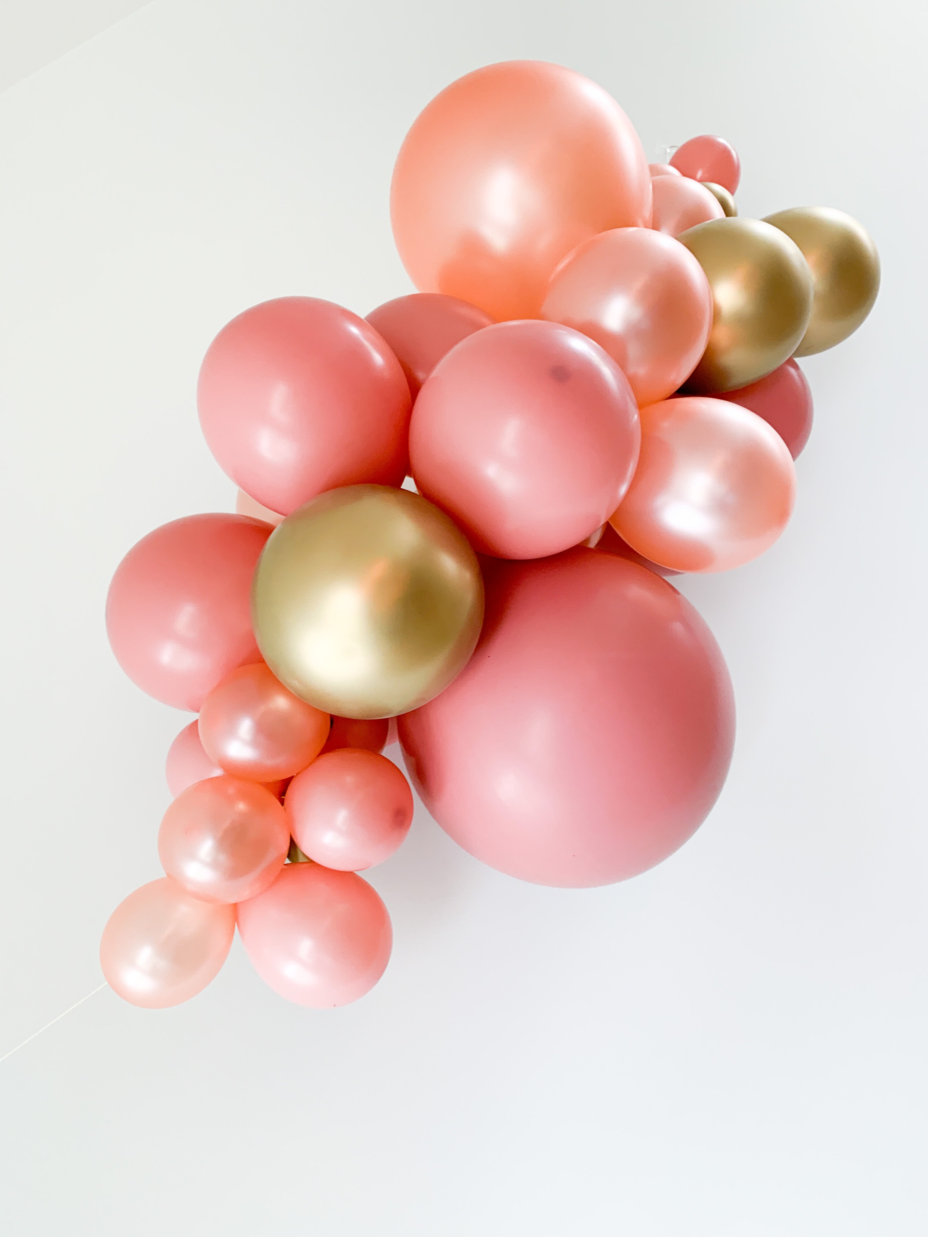 Ballonslinger ballonnenboog roze goud rosé brons als feestdecoratie