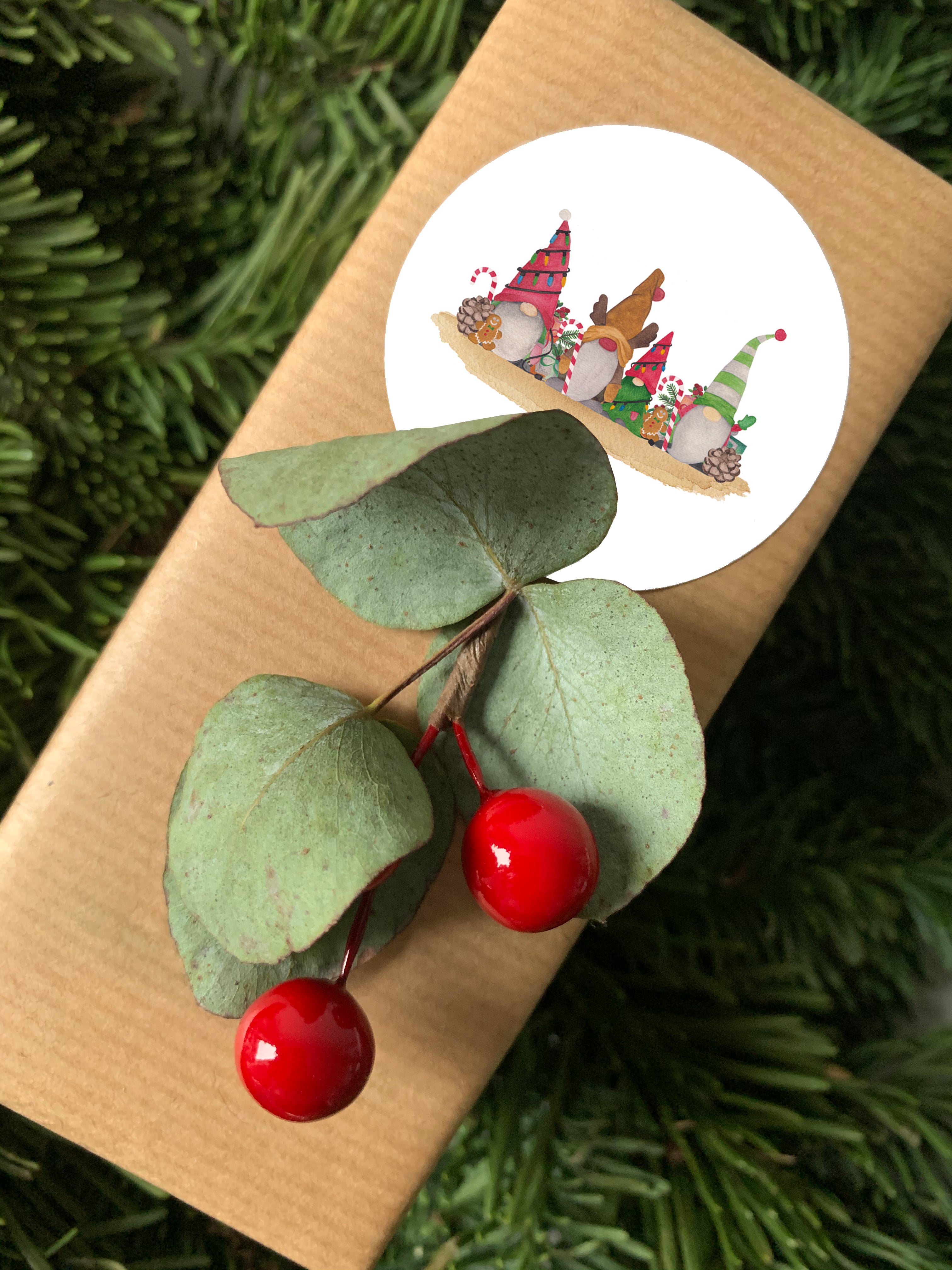 Christmasbox ‘Santa’s little helpers’ - 20 wenskaarten, 20 gifttags en 24 stickers