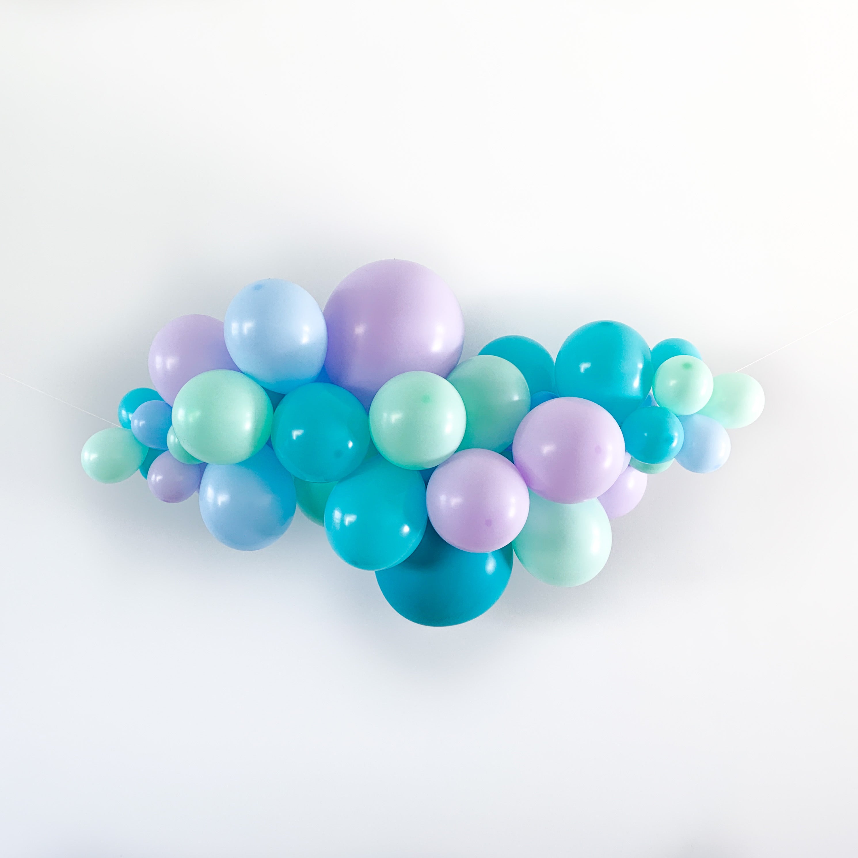 Ballonslinger ballonnenboog blauw groen paars aqua pastel als feestdecoratie