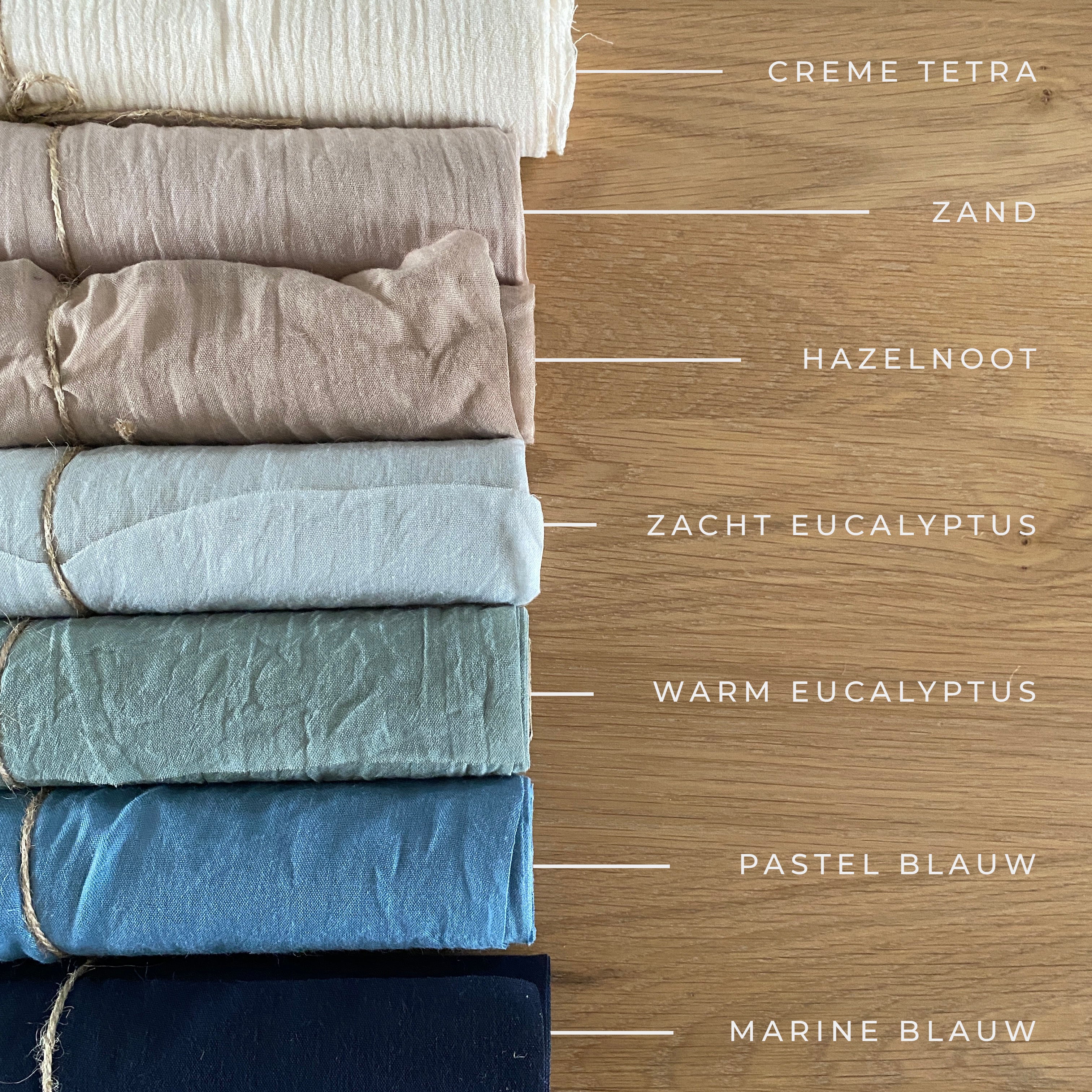 tafellopers feest zand nude hazelnoot creme zacht warm eucalyptus pastel blauw marine blauw