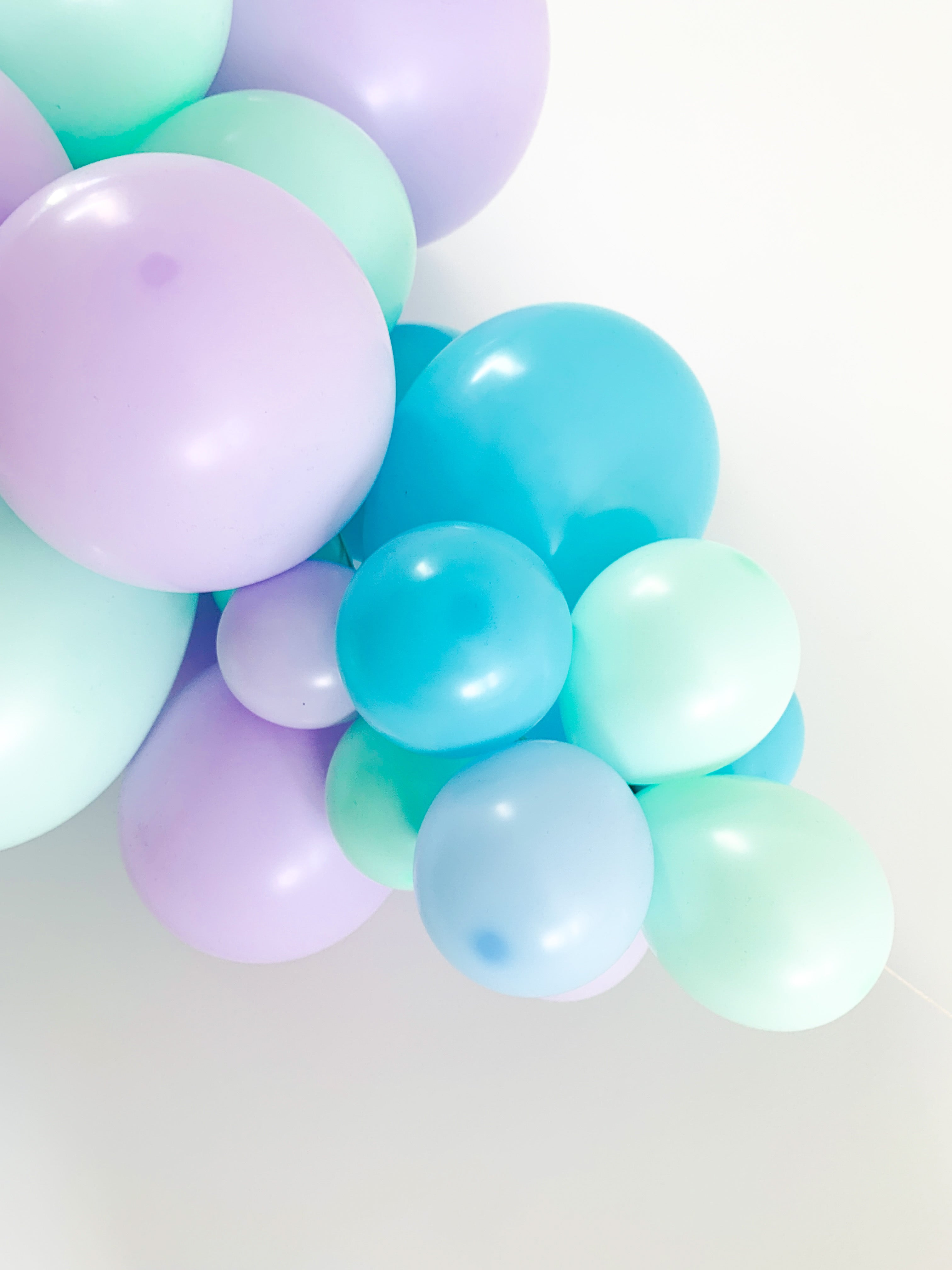 Ballonslinger ballonnenboog blauw groen paars aqua pastel als feestdecoratie